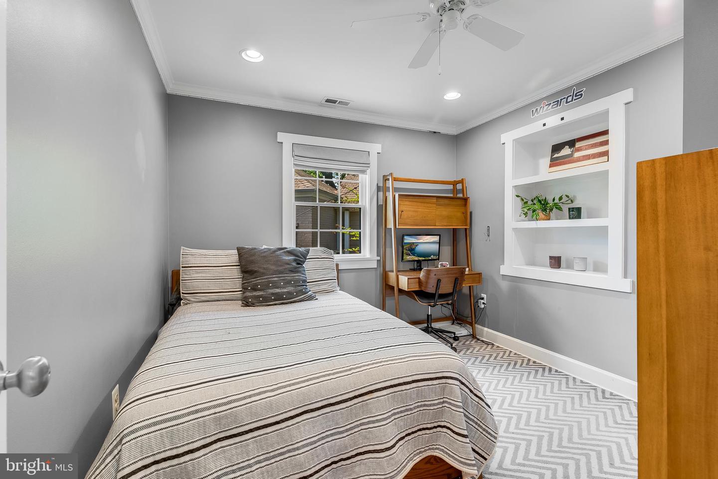 5719 15TH ST N, ARLINGTON, Virginia 22205, 6 Bedrooms Bedrooms, ,4 BathroomsBathrooms,Residential,For sale,5719 15TH ST N,VAAR2056926 MLS # VAAR2056926