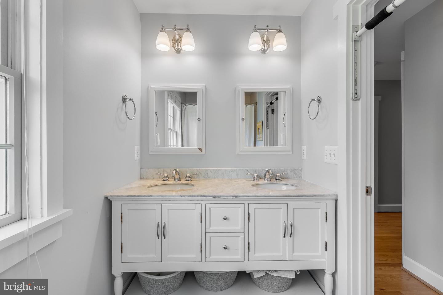 5719 15TH ST N, ARLINGTON, Virginia 22205, 6 Bedrooms Bedrooms, ,4 BathroomsBathrooms,Residential,For sale,5719 15TH ST N,VAAR2056926 MLS # VAAR2056926