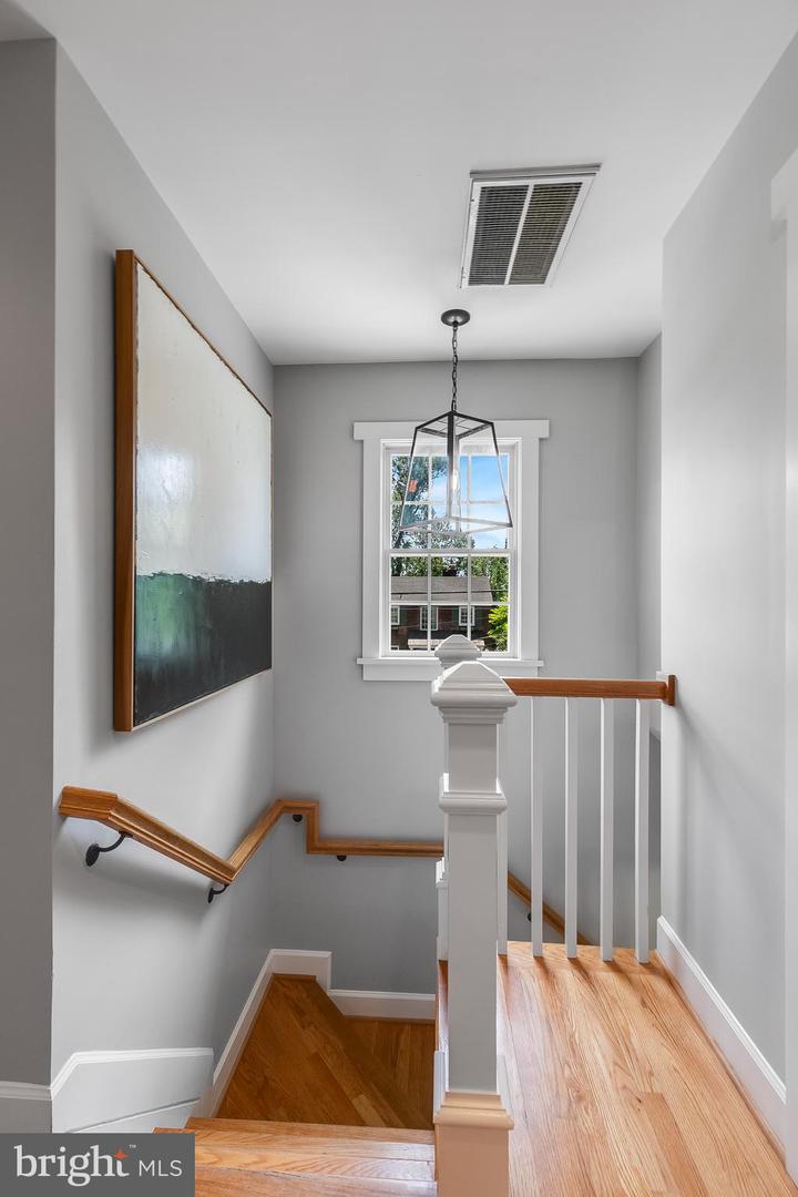 5719 15TH ST N, ARLINGTON, Virginia 22205, 6 Bedrooms Bedrooms, ,4 BathroomsBathrooms,Residential,For sale,5719 15TH ST N,VAAR2056926 MLS # VAAR2056926