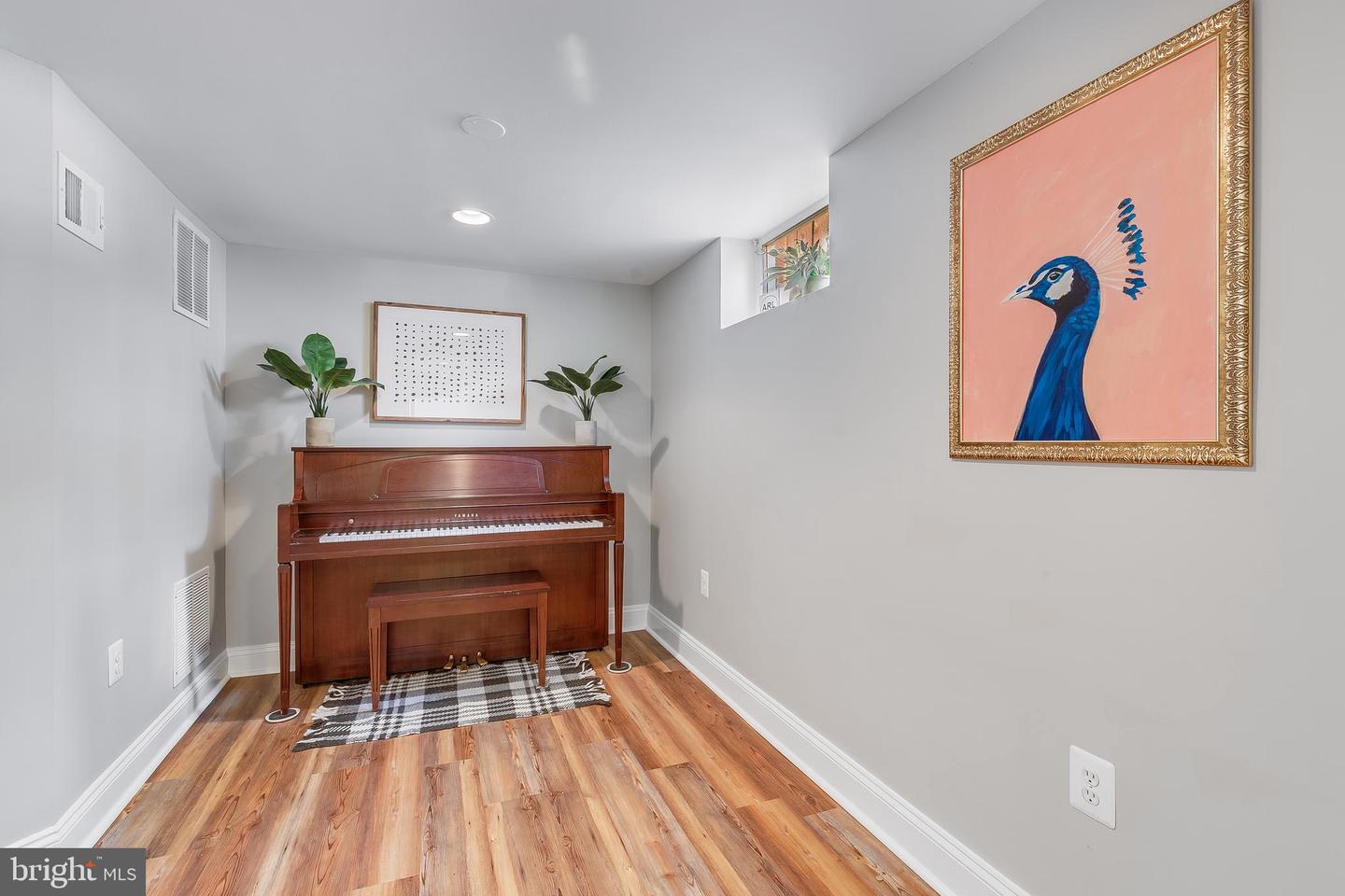 5719 15TH ST N, ARLINGTON, Virginia 22205, 6 Bedrooms Bedrooms, ,4 BathroomsBathrooms,Residential,For sale,5719 15TH ST N,VAAR2056926 MLS # VAAR2056926
