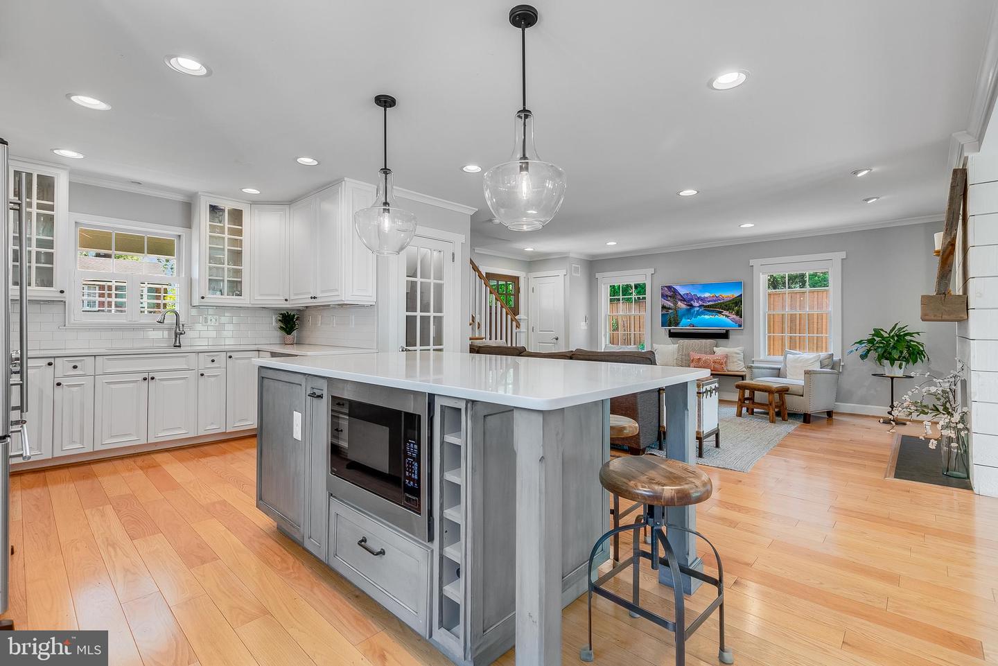 5719 15TH ST N, ARLINGTON, Virginia 22205, 6 Bedrooms Bedrooms, ,4 BathroomsBathrooms,Residential,For sale,5719 15TH ST N,VAAR2056926 MLS # VAAR2056926