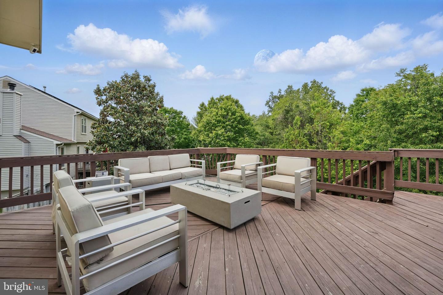 16058 OLMSTEAD LN, WOODBRIDGE, Virginia 22191, 5 Bedrooms Bedrooms, ,3 BathroomsBathrooms,Residential,For sale,16058 OLMSTEAD LN,VAPW2093744 MLS # VAPW2093744