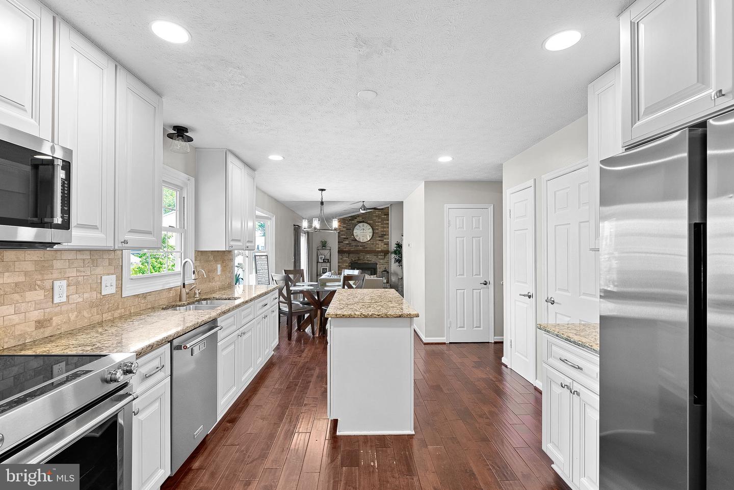 4628 SAND ROCK LN, CHANTILLY, Virginia 20151, 4 Bedrooms Bedrooms, ,2 BathroomsBathrooms,Residential,For sale,4628 SAND ROCK LN,VAFX2238212 MLS # VAFX2238212