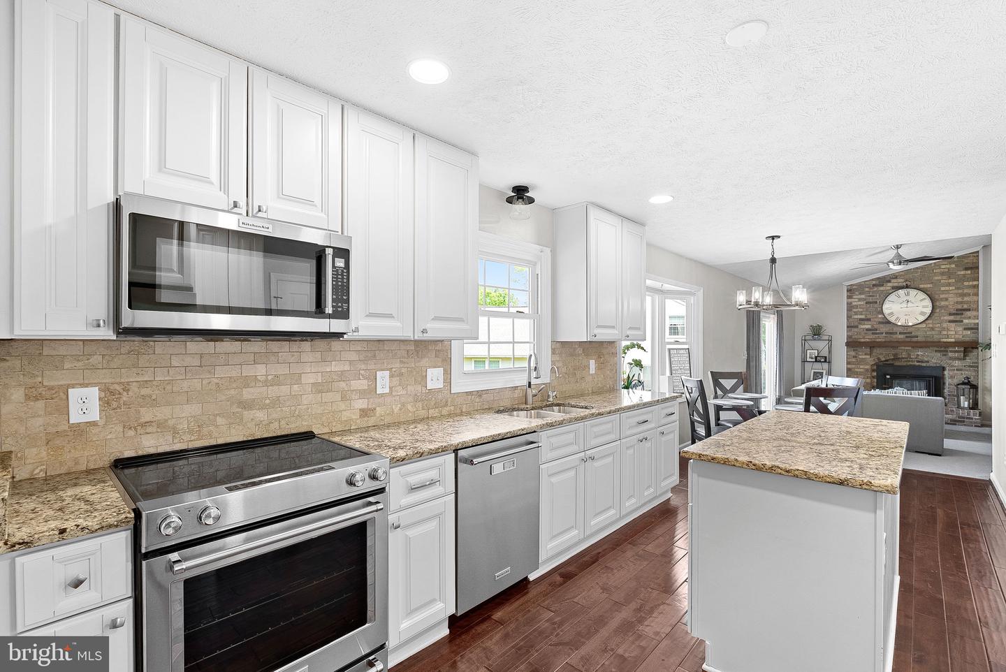 4628 SAND ROCK LN, CHANTILLY, Virginia 20151, 4 Bedrooms Bedrooms, ,2 BathroomsBathrooms,Residential,For sale,4628 SAND ROCK LN,VAFX2238212 MLS # VAFX2238212