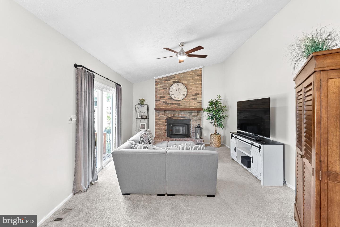 4628 SAND ROCK LN, CHANTILLY, Virginia 20151, 4 Bedrooms Bedrooms, ,2 BathroomsBathrooms,Residential,For sale,4628 SAND ROCK LN,VAFX2238212 MLS # VAFX2238212