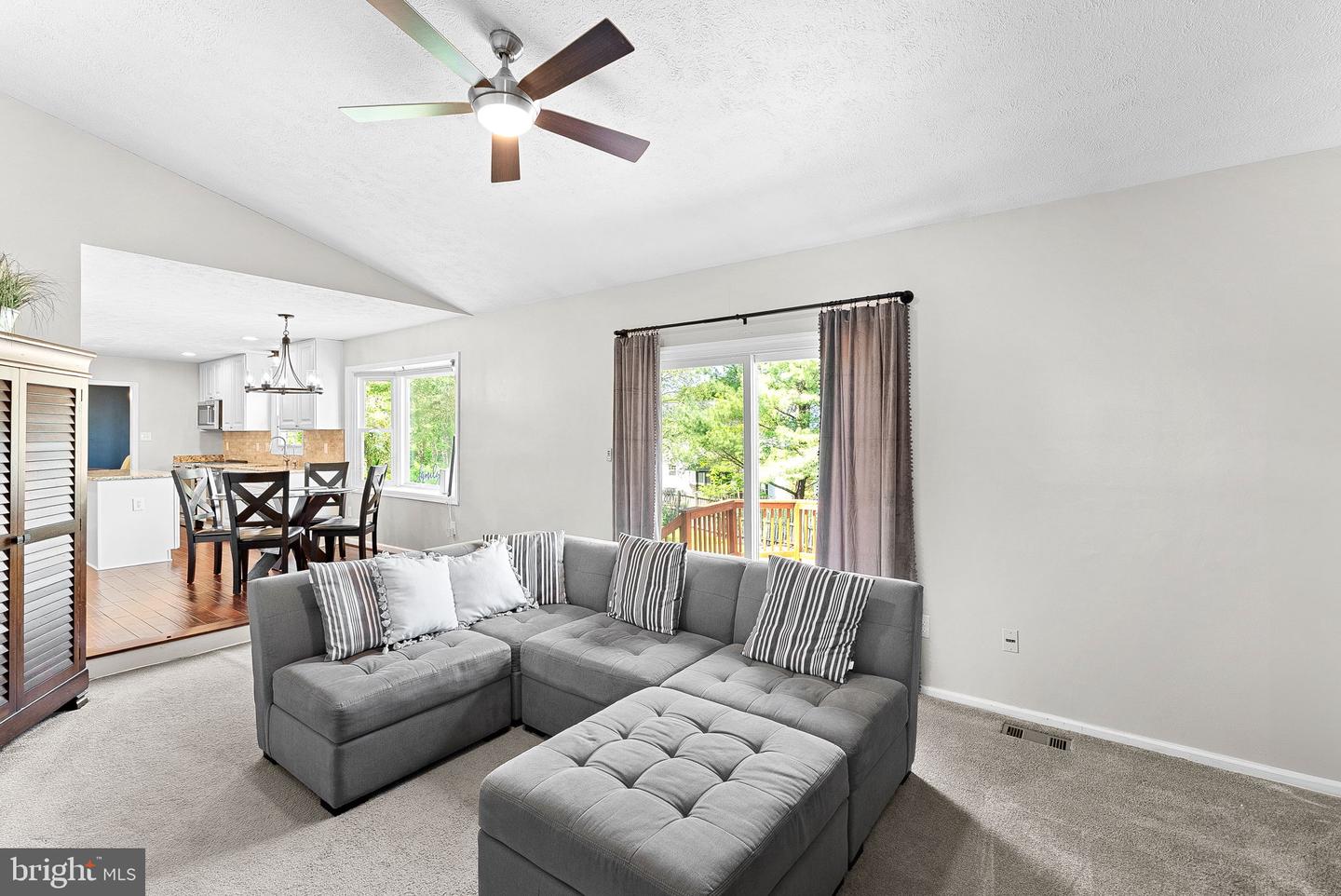 4628 SAND ROCK LN, CHANTILLY, Virginia 20151, 4 Bedrooms Bedrooms, ,2 BathroomsBathrooms,Residential,For sale,4628 SAND ROCK LN,VAFX2238212 MLS # VAFX2238212