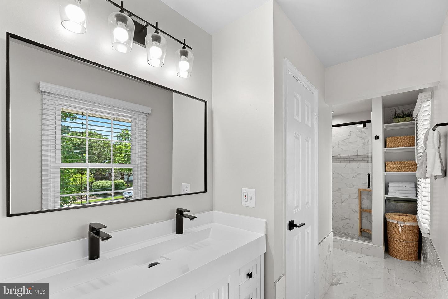 4628 SAND ROCK LN, CHANTILLY, Virginia 20151, 4 Bedrooms Bedrooms, ,2 BathroomsBathrooms,Residential,For sale,4628 SAND ROCK LN,VAFX2238212 MLS # VAFX2238212