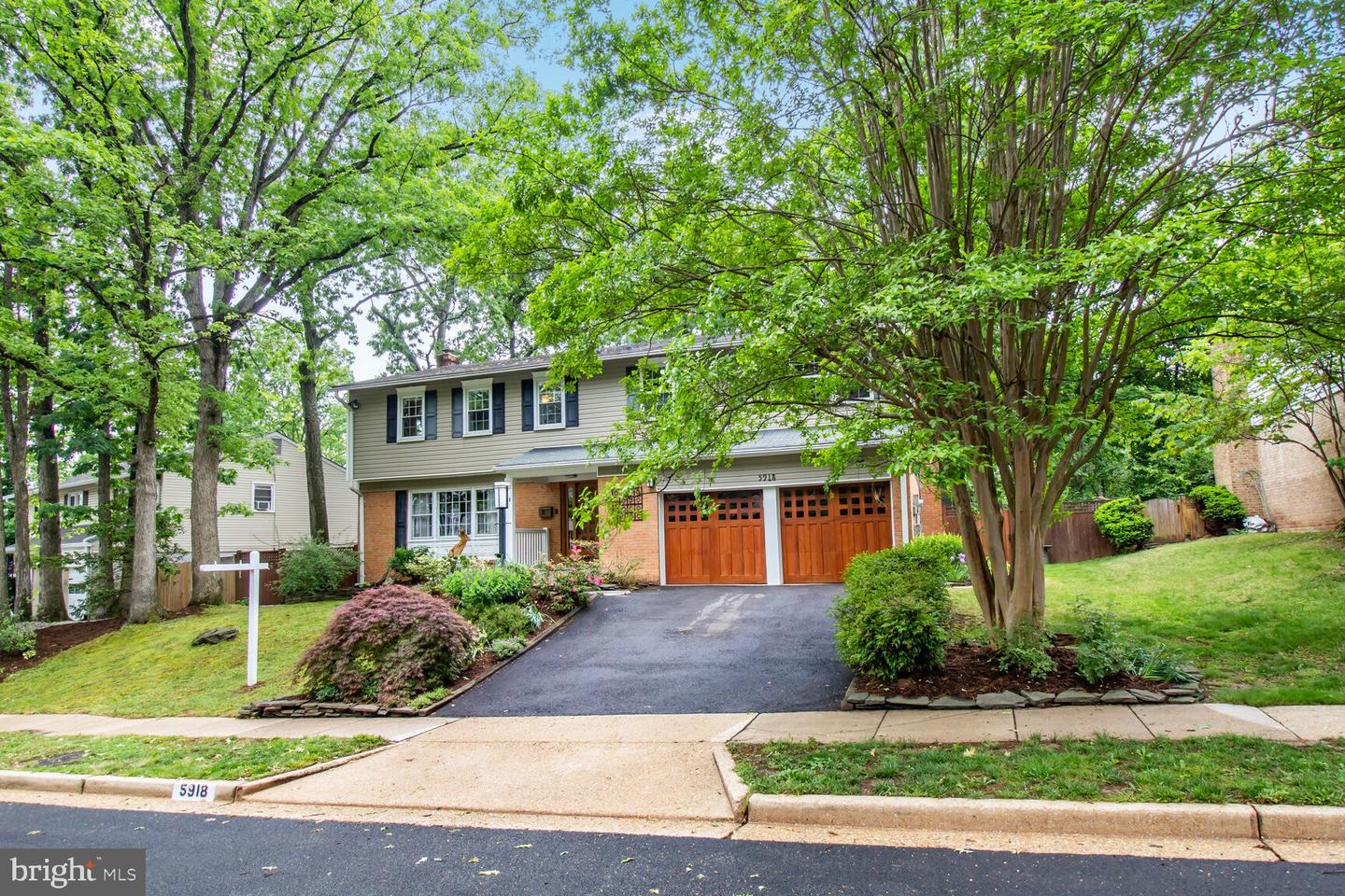 5918 SHERBORN LN, SPRINGFIELD, Virginia 22152, 5 Bedrooms Bedrooms, 3 Rooms Rooms,3 BathroomsBathrooms,Residential,For sale,5918 SHERBORN LN,VAFX2238366 MLS # VAFX2238366