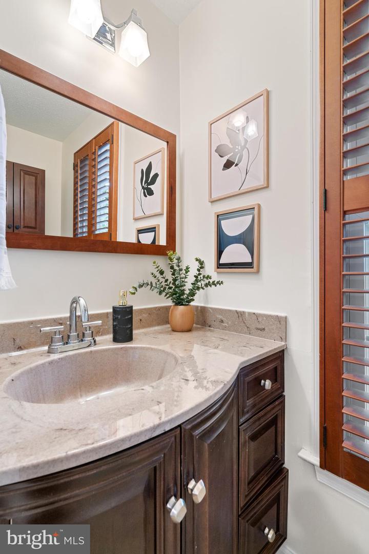 37 S FLOYD ST, ALEXANDRIA, Virginia 22304, 3 Bedrooms Bedrooms, ,2 BathroomsBathrooms,Residential,For sale,37 S FLOYD ST,VAAX2044886 MLS # VAAX2044886