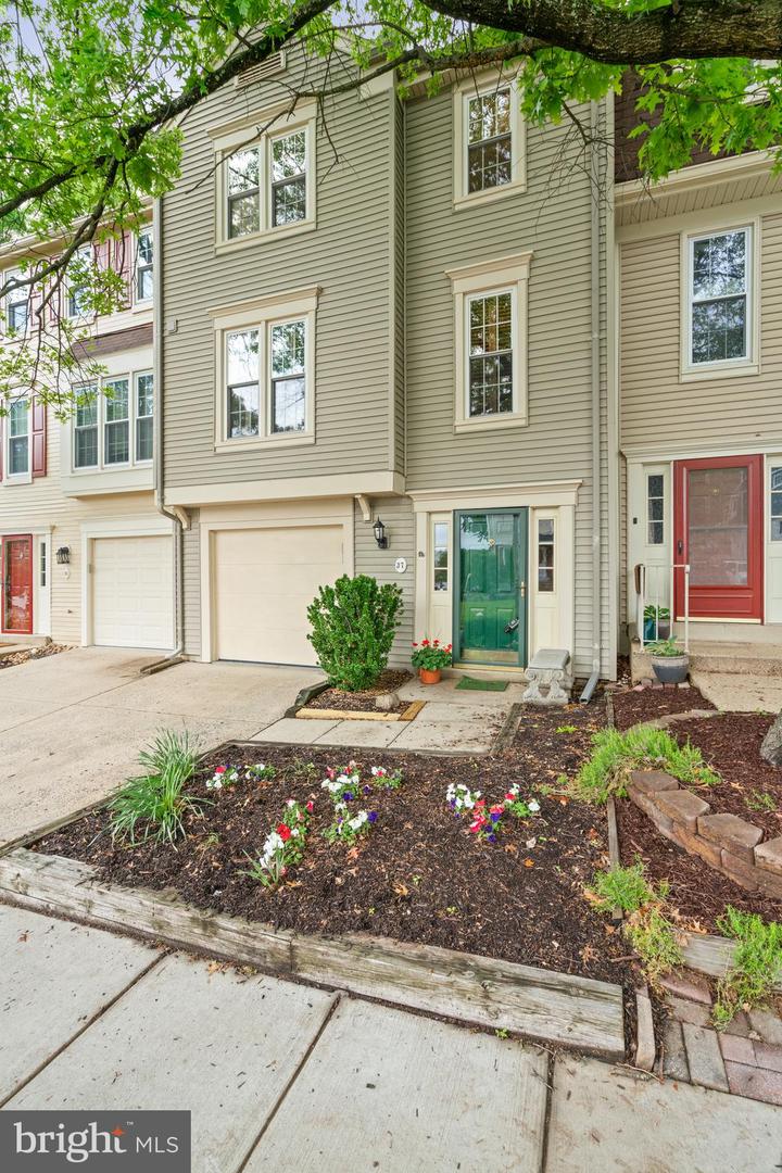 37 S FLOYD ST, ALEXANDRIA, Virginia 22304, 3 Bedrooms Bedrooms, ,2 BathroomsBathrooms,Residential,For sale,37 S FLOYD ST,VAAX2044886 MLS # VAAX2044886
