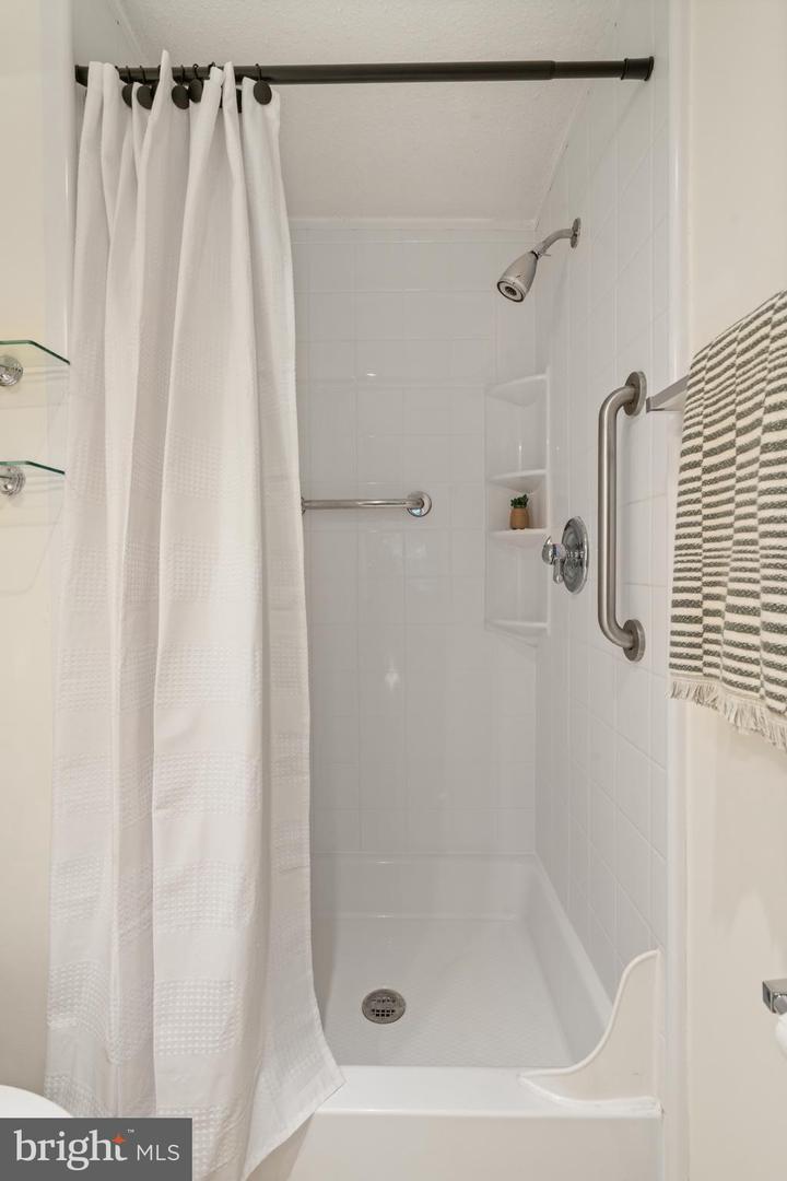 37 S FLOYD ST, ALEXANDRIA, Virginia 22304, 3 Bedrooms Bedrooms, ,2 BathroomsBathrooms,Residential,For sale,37 S FLOYD ST,VAAX2044886 MLS # VAAX2044886