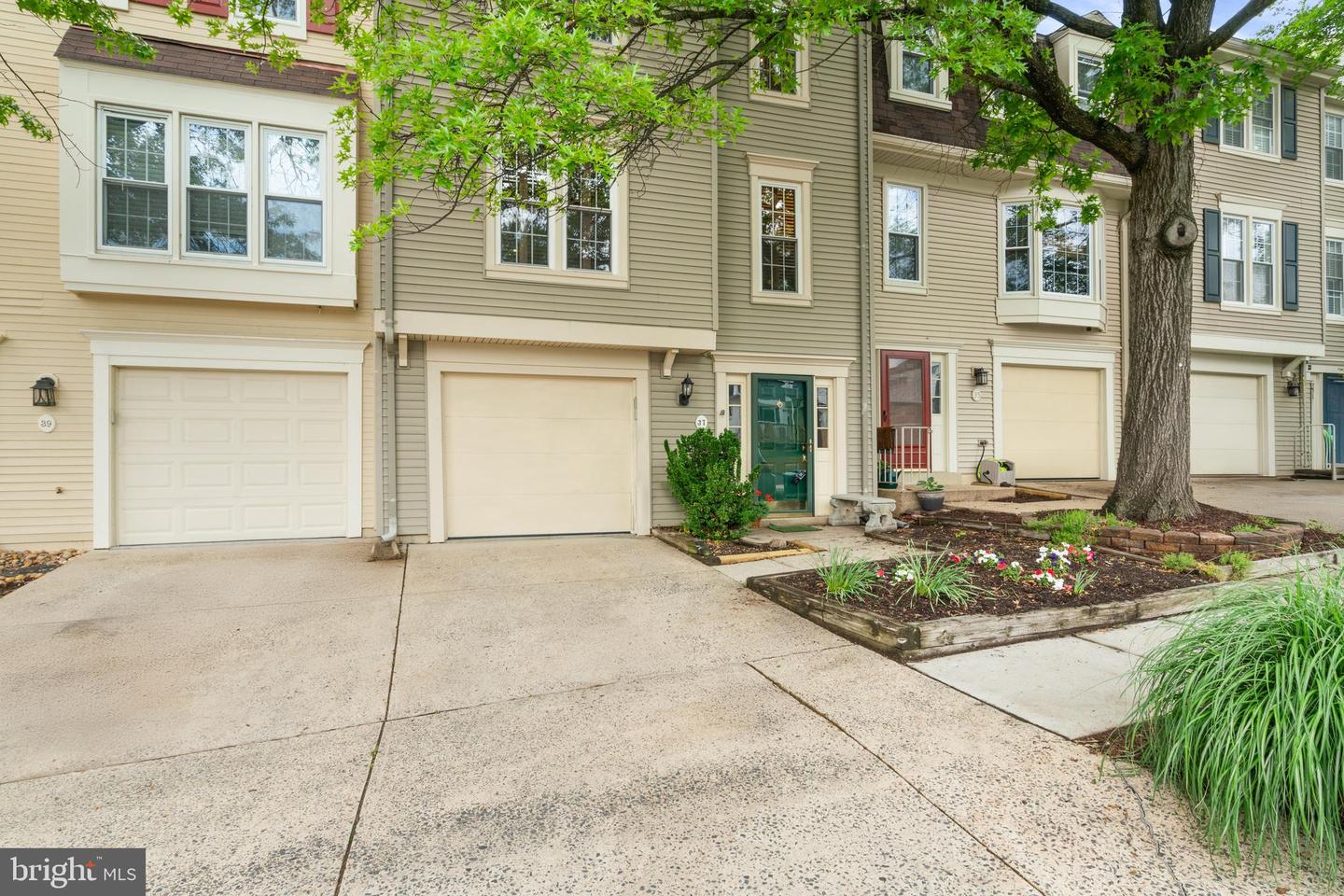 37 S FLOYD ST, ALEXANDRIA, Virginia 22304, 3 Bedrooms Bedrooms, ,2 BathroomsBathrooms,Residential,For sale,37 S FLOYD ST,VAAX2044886 MLS # VAAX2044886
