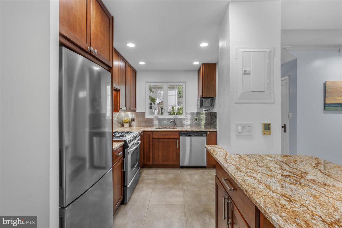 3322 CORYELL LN, ALEXANDRIA, Virginia 22302, 1 Bedroom Bedrooms, ,1 BathroomBathrooms,Residential,For sale,3322 CORYELL LN,VAAX2044932 MLS # VAAX2044932