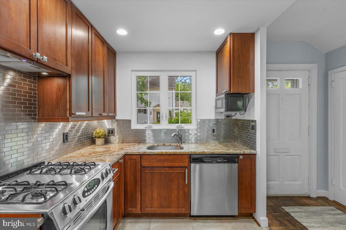 3322 CORYELL LN, ALEXANDRIA, Virginia 22302, 1 Bedroom Bedrooms, ,1 BathroomBathrooms,Residential,For sale,3322 CORYELL LN,VAAX2044932 MLS # VAAX2044932