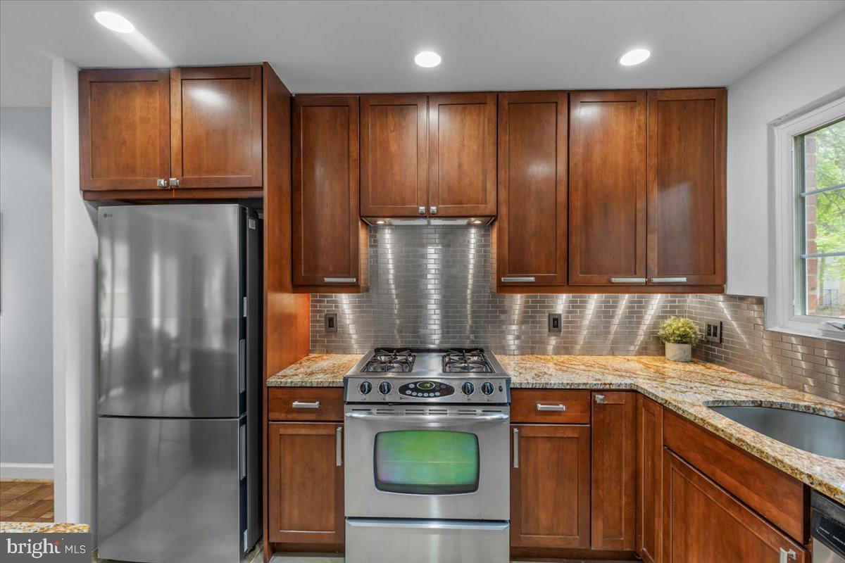 3322 CORYELL LN, ALEXANDRIA, Virginia 22302, 1 Bedroom Bedrooms, ,1 BathroomBathrooms,Residential,For sale,3322 CORYELL LN,VAAX2044932 MLS # VAAX2044932