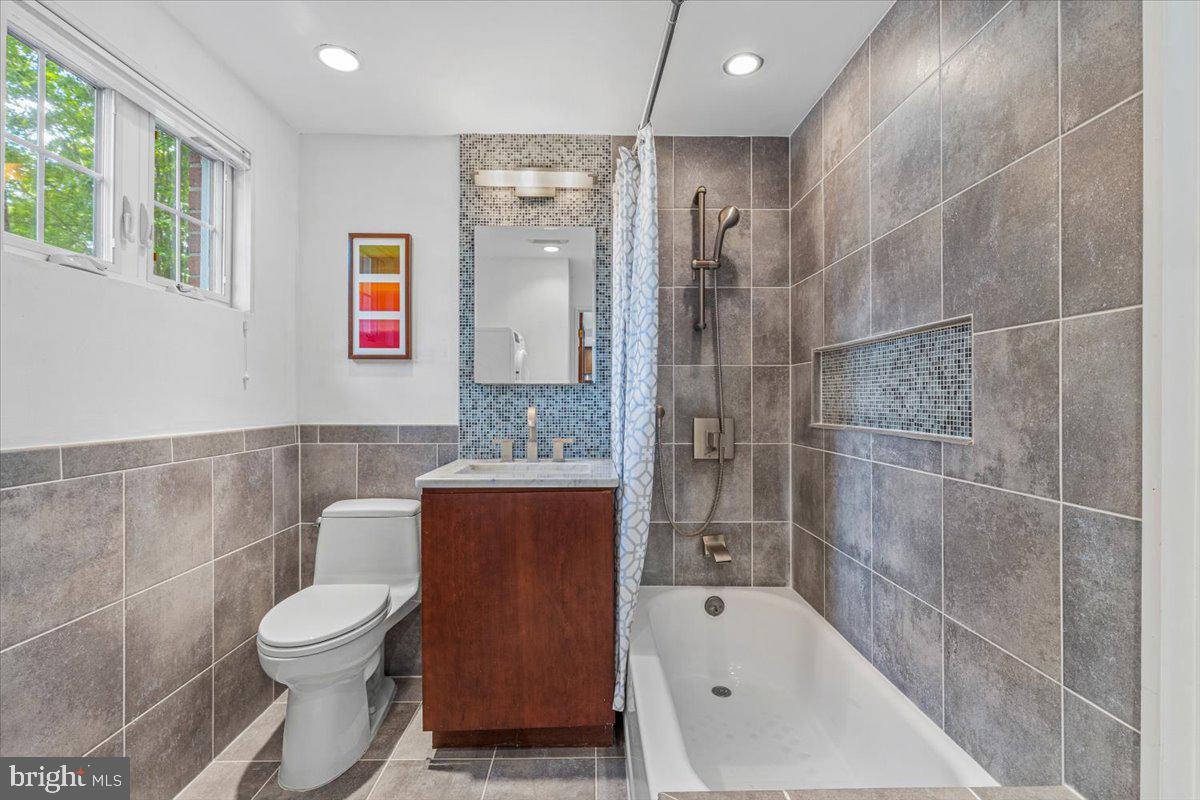 3322 CORYELL LN, ALEXANDRIA, Virginia 22302, 1 Bedroom Bedrooms, ,1 BathroomBathrooms,Residential,For sale,3322 CORYELL LN,VAAX2044932 MLS # VAAX2044932