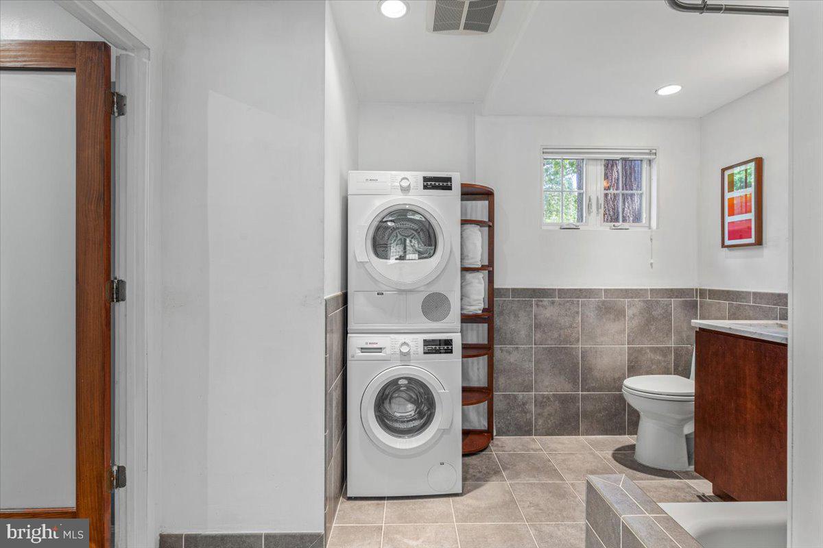 3322 CORYELL LN, ALEXANDRIA, Virginia 22302, 1 Bedroom Bedrooms, ,1 BathroomBathrooms,Residential,For sale,3322 CORYELL LN,VAAX2044932 MLS # VAAX2044932