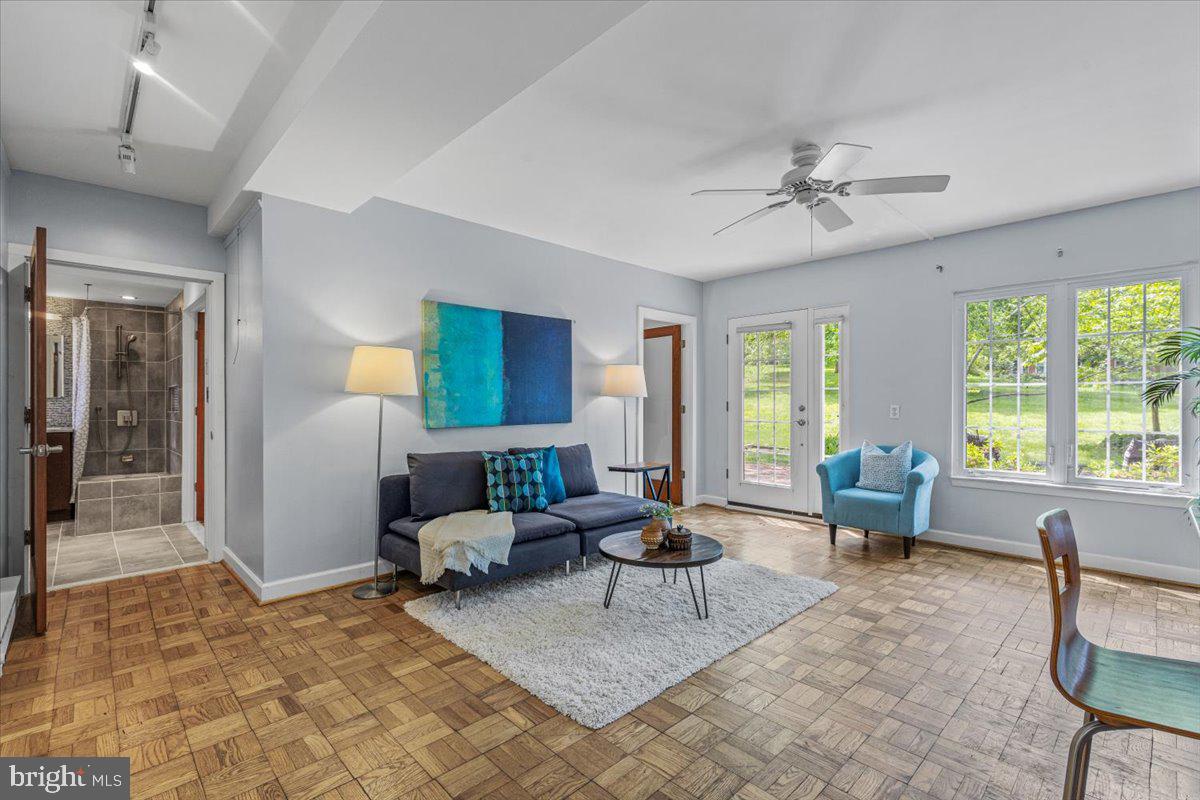 3322 CORYELL LN, ALEXANDRIA, Virginia 22302, 1 Bedroom Bedrooms, ,1 BathroomBathrooms,Residential,For sale,3322 CORYELL LN,VAAX2044932 MLS # VAAX2044932