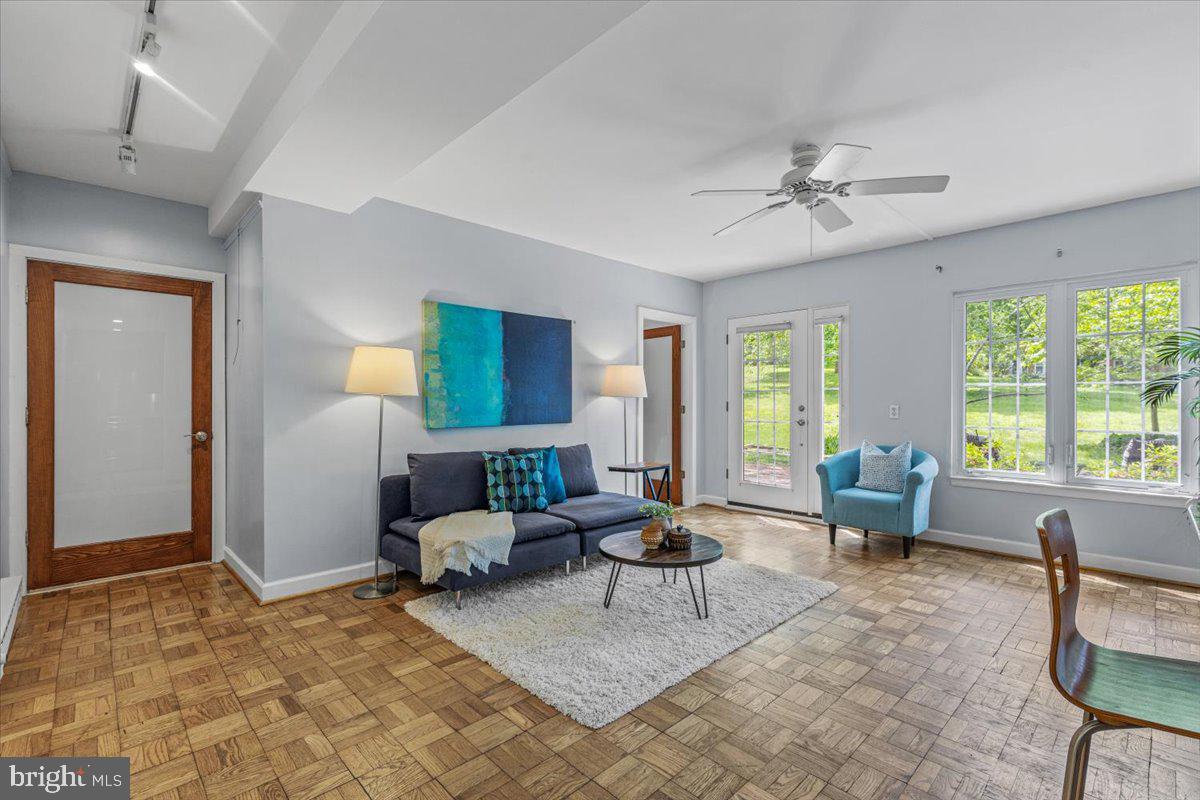 3322 CORYELL LN, ALEXANDRIA, Virginia 22302, 1 Bedroom Bedrooms, ,1 BathroomBathrooms,Residential,For sale,3322 CORYELL LN,VAAX2044932 MLS # VAAX2044932