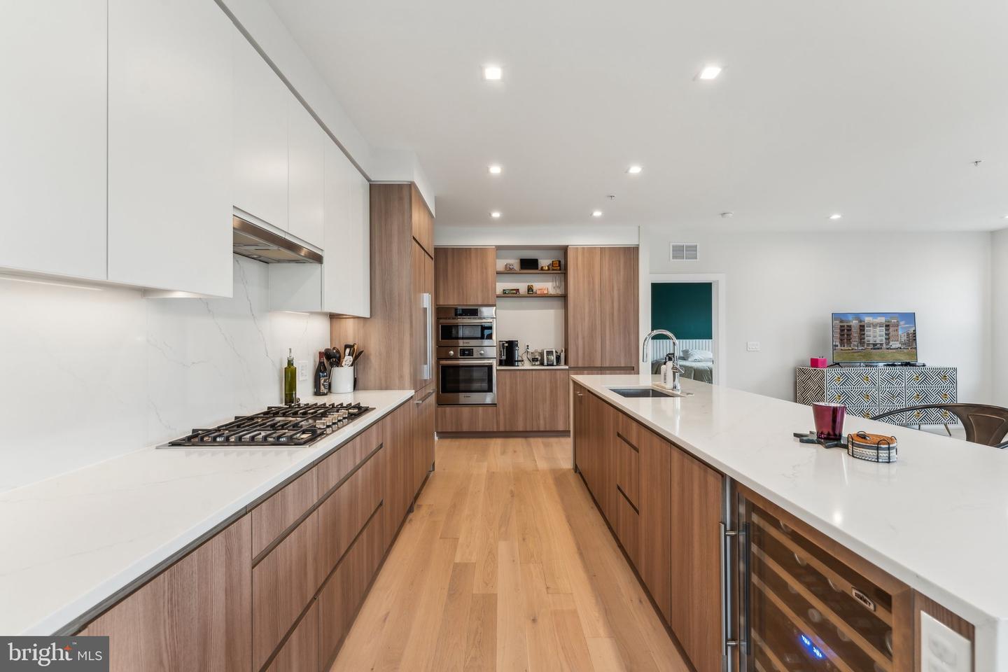 701 SWANN AVE #402, ALEXANDRIA, Virginia 22301, 3 Bedrooms Bedrooms, ,2 BathroomsBathrooms,Residential,For sale,701 SWANN AVE #402,VAAX2044912 MLS # VAAX2044912