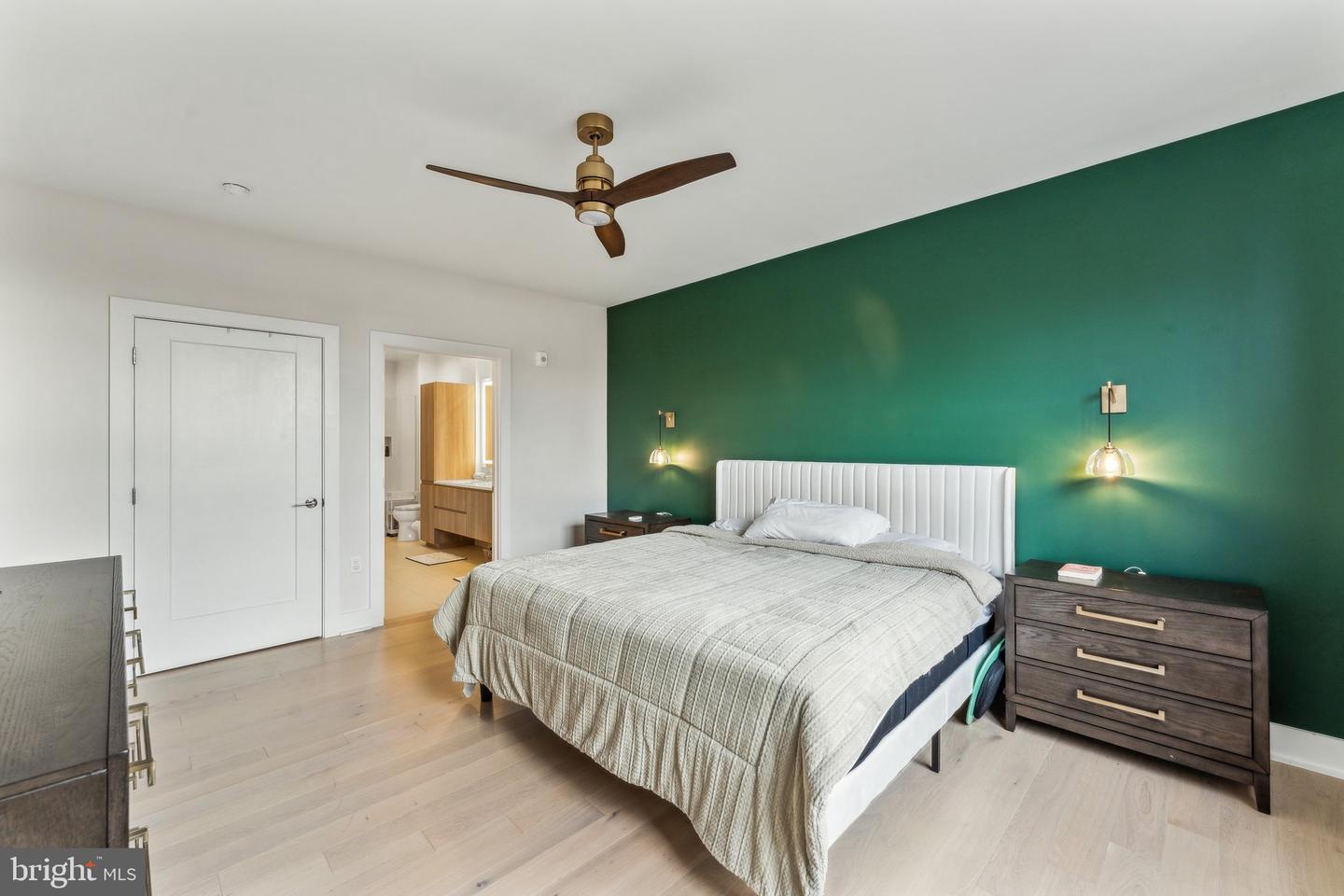 701 SWANN AVE #402, ALEXANDRIA, Virginia 22301, 3 Bedrooms Bedrooms, ,2 BathroomsBathrooms,Residential,For sale,701 SWANN AVE #402,VAAX2044912 MLS # VAAX2044912