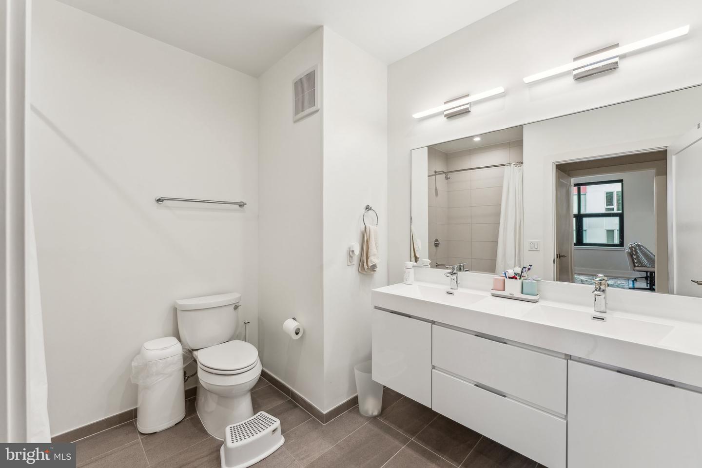 701 SWANN AVE #402, ALEXANDRIA, Virginia 22301, 3 Bedrooms Bedrooms, ,2 BathroomsBathrooms,Residential,For sale,701 SWANN AVE #402,VAAX2044912 MLS # VAAX2044912