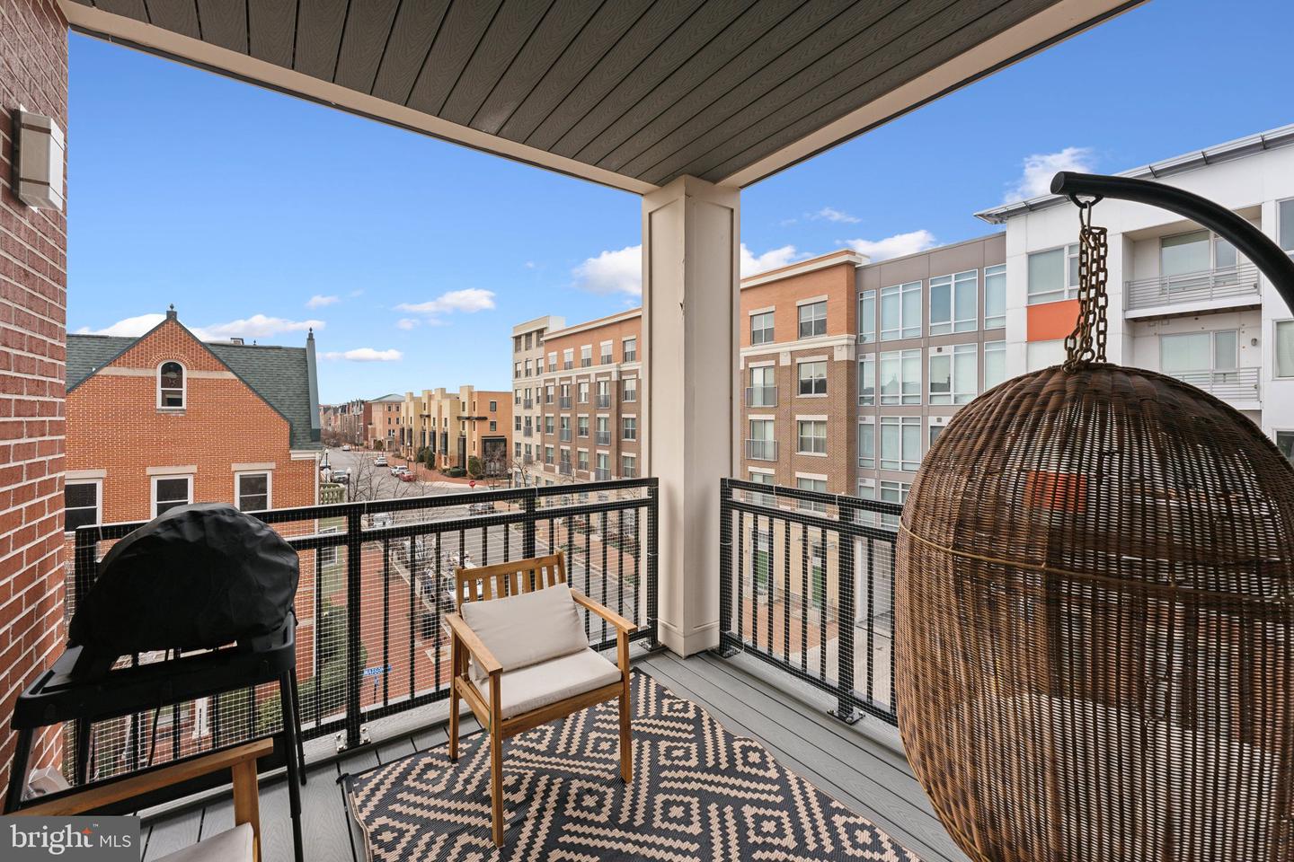 701 SWANN AVE #402, ALEXANDRIA, Virginia 22301, 3 Bedrooms Bedrooms, ,2 BathroomsBathrooms,Residential,For sale,701 SWANN AVE #402,VAAX2044912 MLS # VAAX2044912