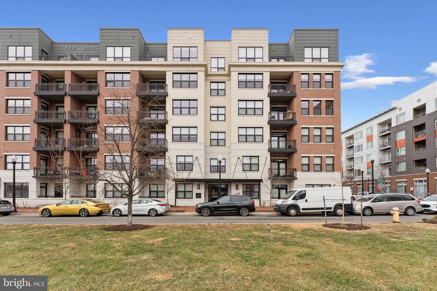 701 SWANN AVE #402, ALEXANDRIA, Virginia 22301, 3 Bedrooms Bedrooms, ,2 BathroomsBathrooms,Residential,For sale,701 SWANN AVE #402,VAAX2044912 MLS # VAAX2044912