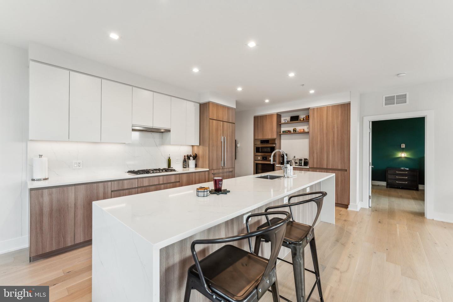 701 SWANN AVE #402, ALEXANDRIA, Virginia 22301, 3 Bedrooms Bedrooms, ,2 BathroomsBathrooms,Residential,For sale,701 SWANN AVE #402,VAAX2044912 MLS # VAAX2044912