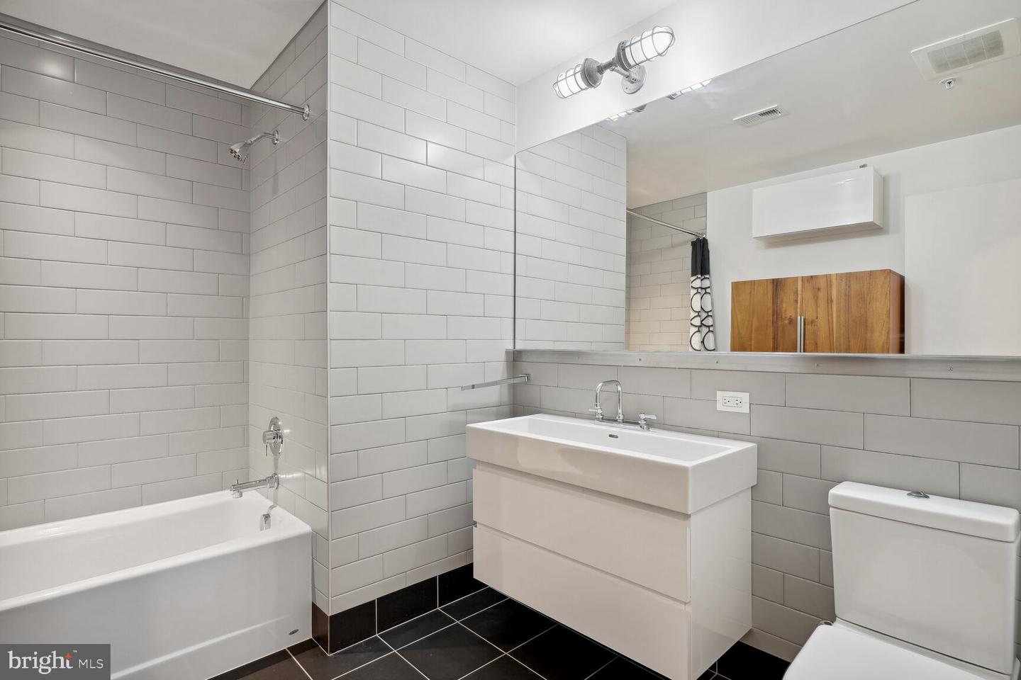 2030 8TH ST NW #PH-5, WASHINGTON, District Of Columbia 20001, 1 Bedroom Bedrooms, ,1 BathroomBathrooms,Residential,For sale,2030 8TH ST NW #PH-5,DCDC2198950 MLS # DCDC2198950