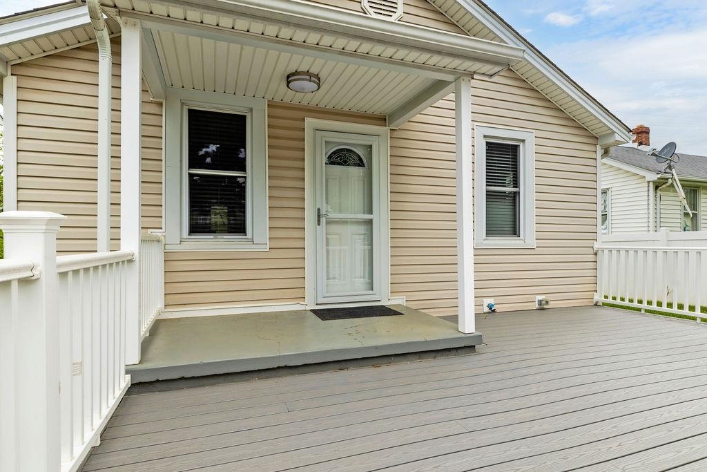 238 N CHARLOTTE AVE, WAYNESBORO, Virginia 22980, 2 Bedrooms Bedrooms, ,1 BathroomBathrooms,Residential,238 N CHARLOTTE AVE,664366 MLS # 664366
