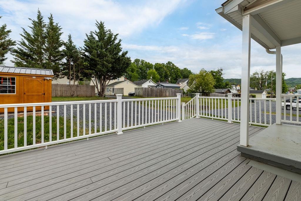 238 N CHARLOTTE AVE, WAYNESBORO, Virginia 22980, 2 Bedrooms Bedrooms, ,1 BathroomBathrooms,Residential,238 N CHARLOTTE AVE,664366 MLS # 664366