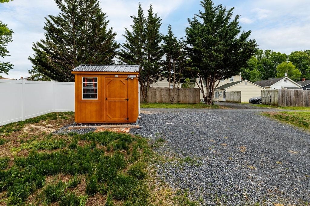 238 N CHARLOTTE AVE, WAYNESBORO, Virginia 22980, 2 Bedrooms Bedrooms, ,1 BathroomBathrooms,Residential,238 N CHARLOTTE AVE,664366 MLS # 664366