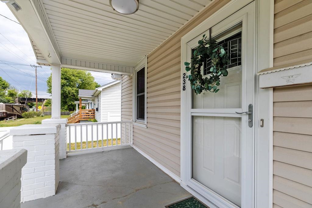 238 N CHARLOTTE AVE, WAYNESBORO, Virginia 22980, 2 Bedrooms Bedrooms, ,1 BathroomBathrooms,Residential,238 N CHARLOTTE AVE,664366 MLS # 664366