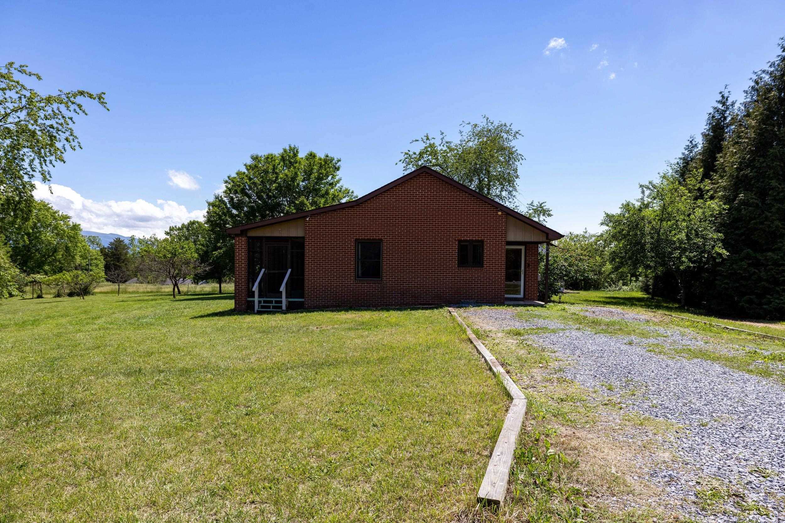 143 WOODLAND CT, LURAY, Virginia 22835, 2 Bedrooms Bedrooms, ,2 BathroomsBathrooms,Residential,143 WOODLAND CT,664368 MLS # 664368