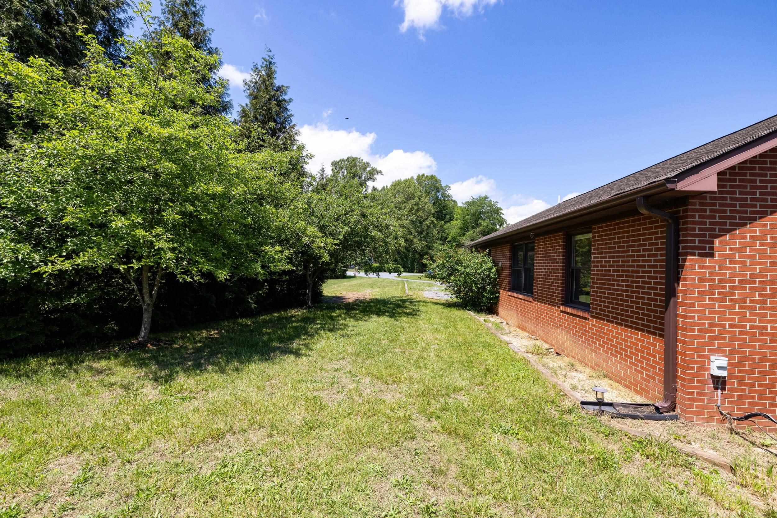 143 WOODLAND CT, LURAY, Virginia 22835, 2 Bedrooms Bedrooms, ,2 BathroomsBathrooms,Residential,143 WOODLAND CT,664368 MLS # 664368