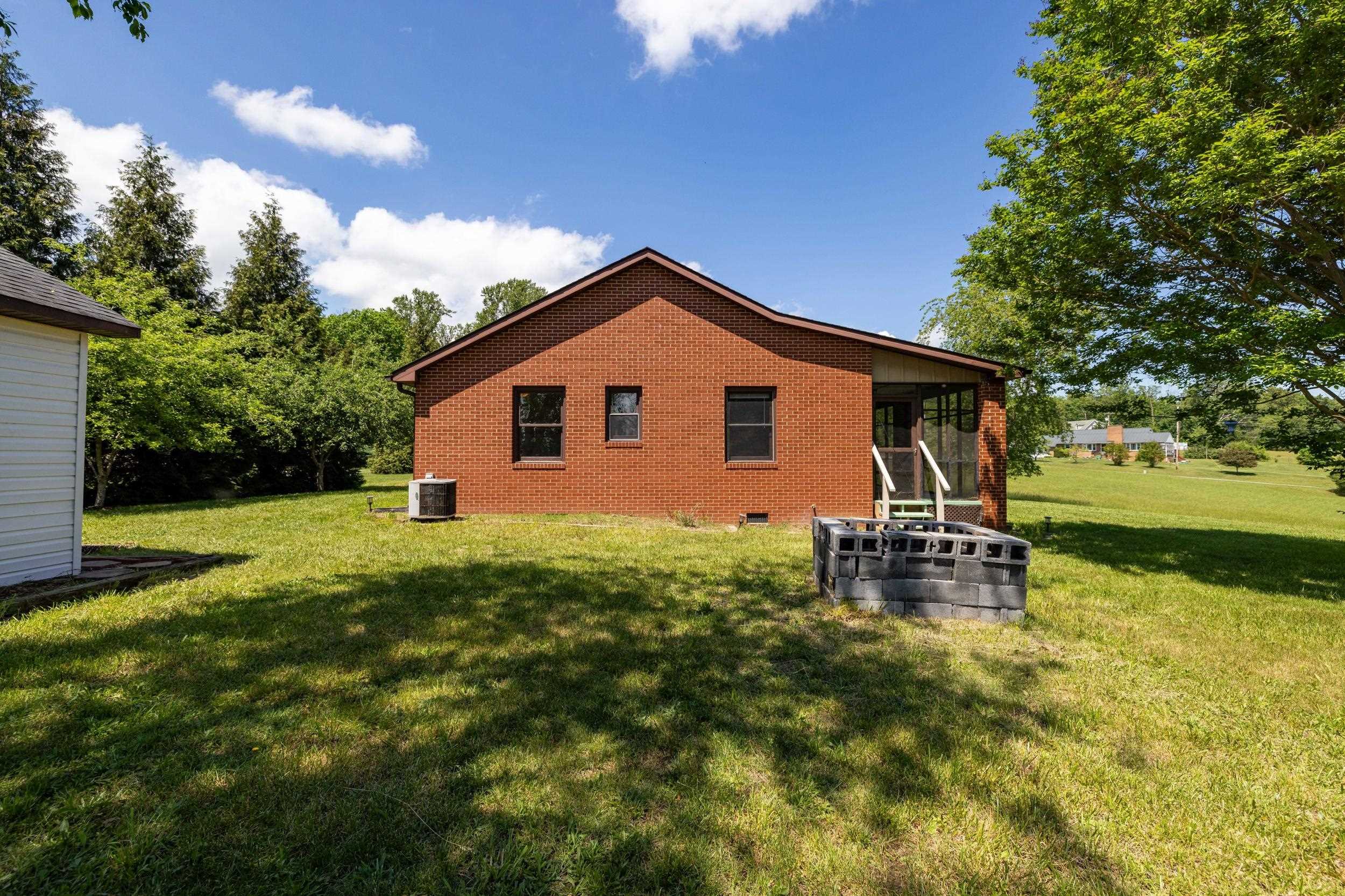 143 WOODLAND CT, LURAY, Virginia 22835, 2 Bedrooms Bedrooms, ,2 BathroomsBathrooms,Residential,143 WOODLAND CT,664368 MLS # 664368