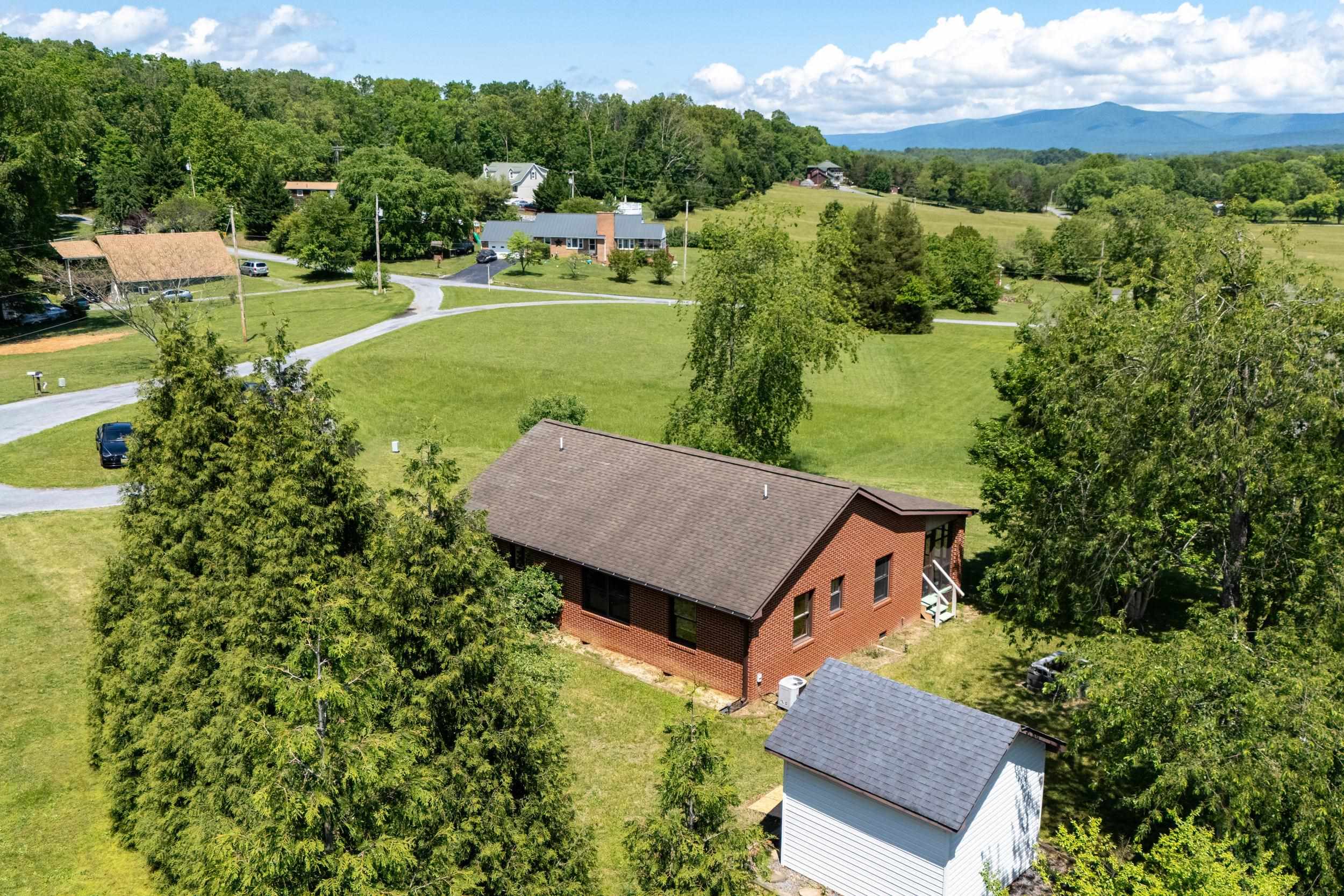 143 WOODLAND CT, LURAY, Virginia 22835, 2 Bedrooms Bedrooms, ,2 BathroomsBathrooms,Residential,143 WOODLAND CT,664368 MLS # 664368