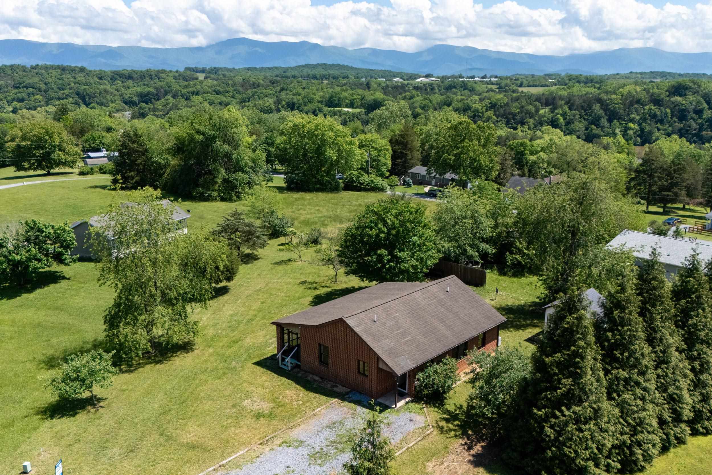 143 WOODLAND CT, LURAY, Virginia 22835, 2 Bedrooms Bedrooms, ,2 BathroomsBathrooms,Residential,143 WOODLAND CT,664368 MLS # 664368