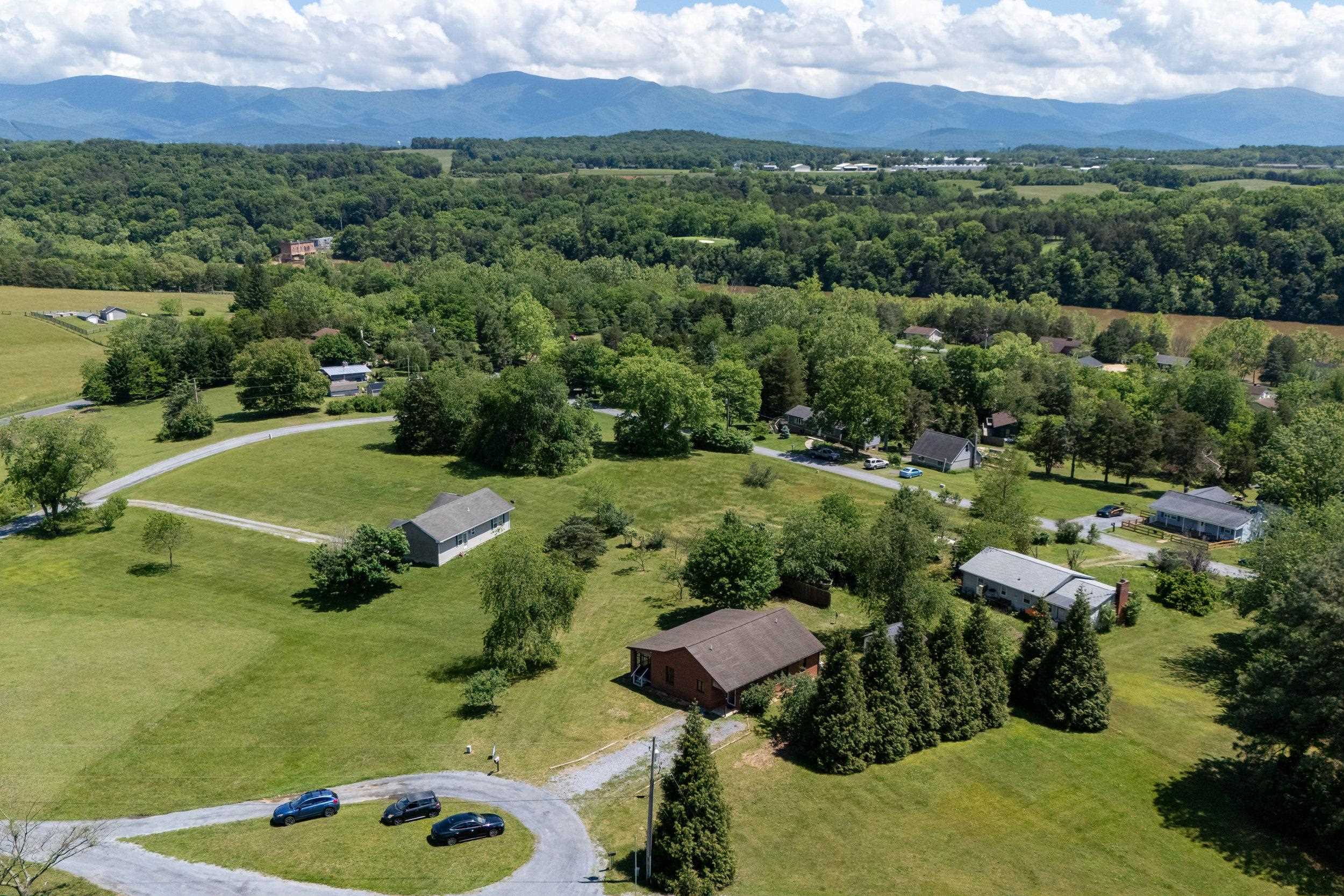 143 WOODLAND CT, LURAY, Virginia 22835, 2 Bedrooms Bedrooms, ,2 BathroomsBathrooms,Residential,143 WOODLAND CT,664368 MLS # 664368