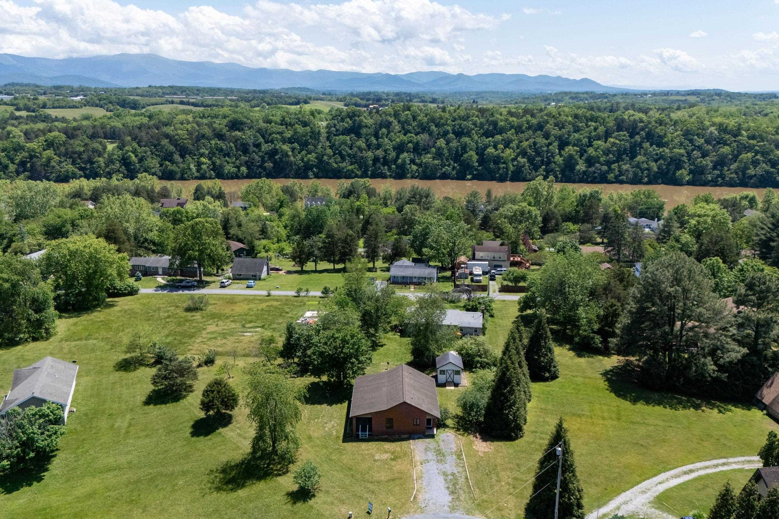 143 WOODLAND CT, LURAY, Virginia 22835, 2 Bedrooms Bedrooms, ,2 BathroomsBathrooms,Residential,143 WOODLAND CT,664368 MLS # 664368