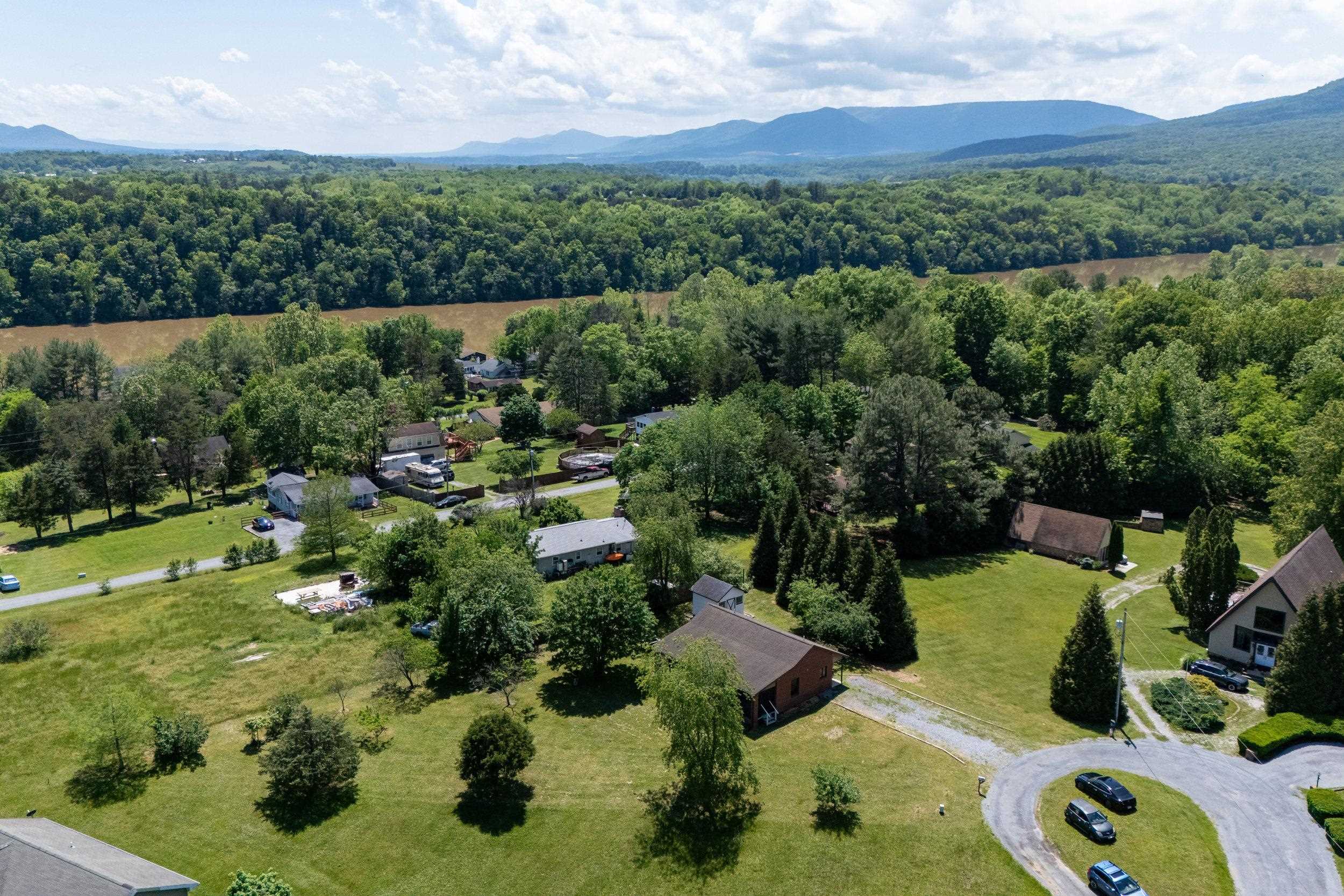 143 WOODLAND CT, LURAY, Virginia 22835, 2 Bedrooms Bedrooms, ,2 BathroomsBathrooms,Residential,143 WOODLAND CT,664368 MLS # 664368