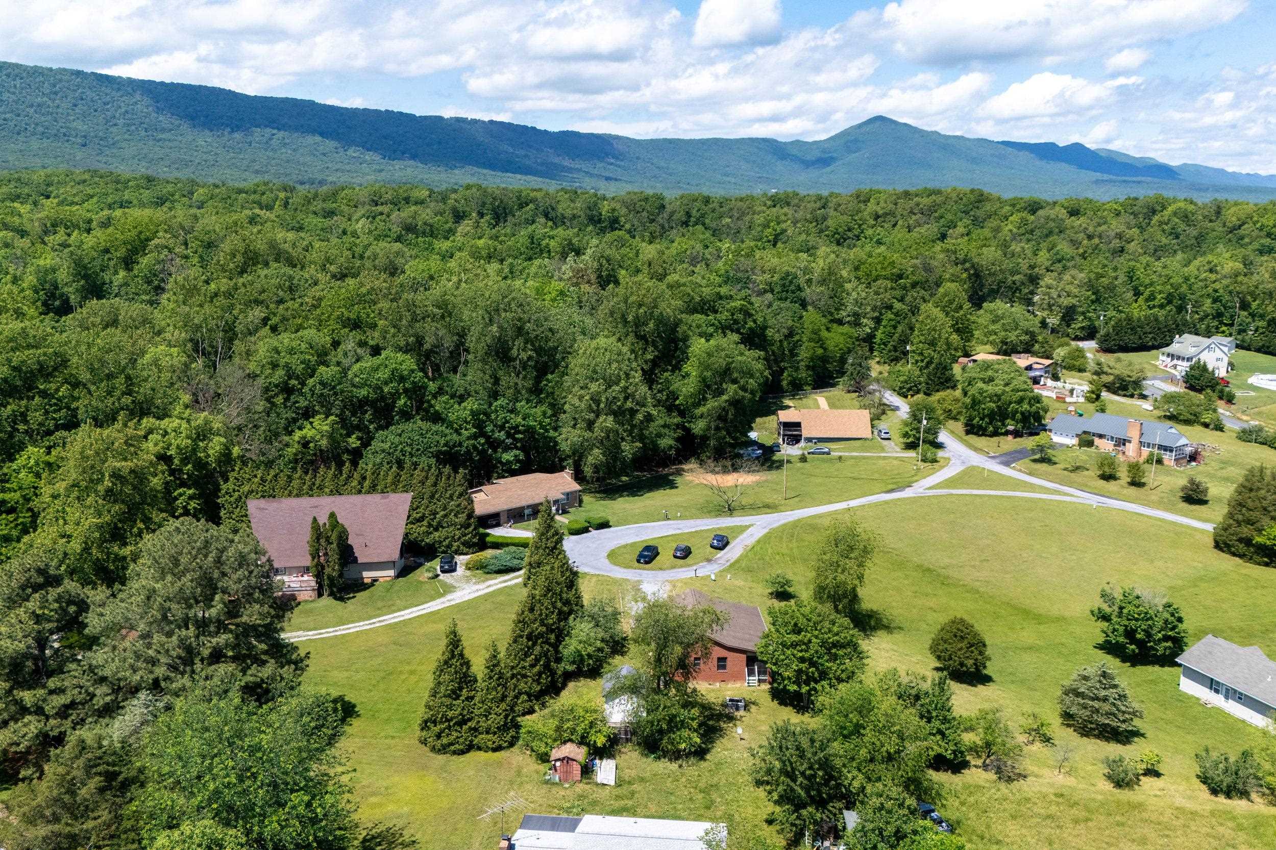 143 WOODLAND CT, LURAY, Virginia 22835, 2 Bedrooms Bedrooms, ,2 BathroomsBathrooms,Residential,143 WOODLAND CT,664368 MLS # 664368
