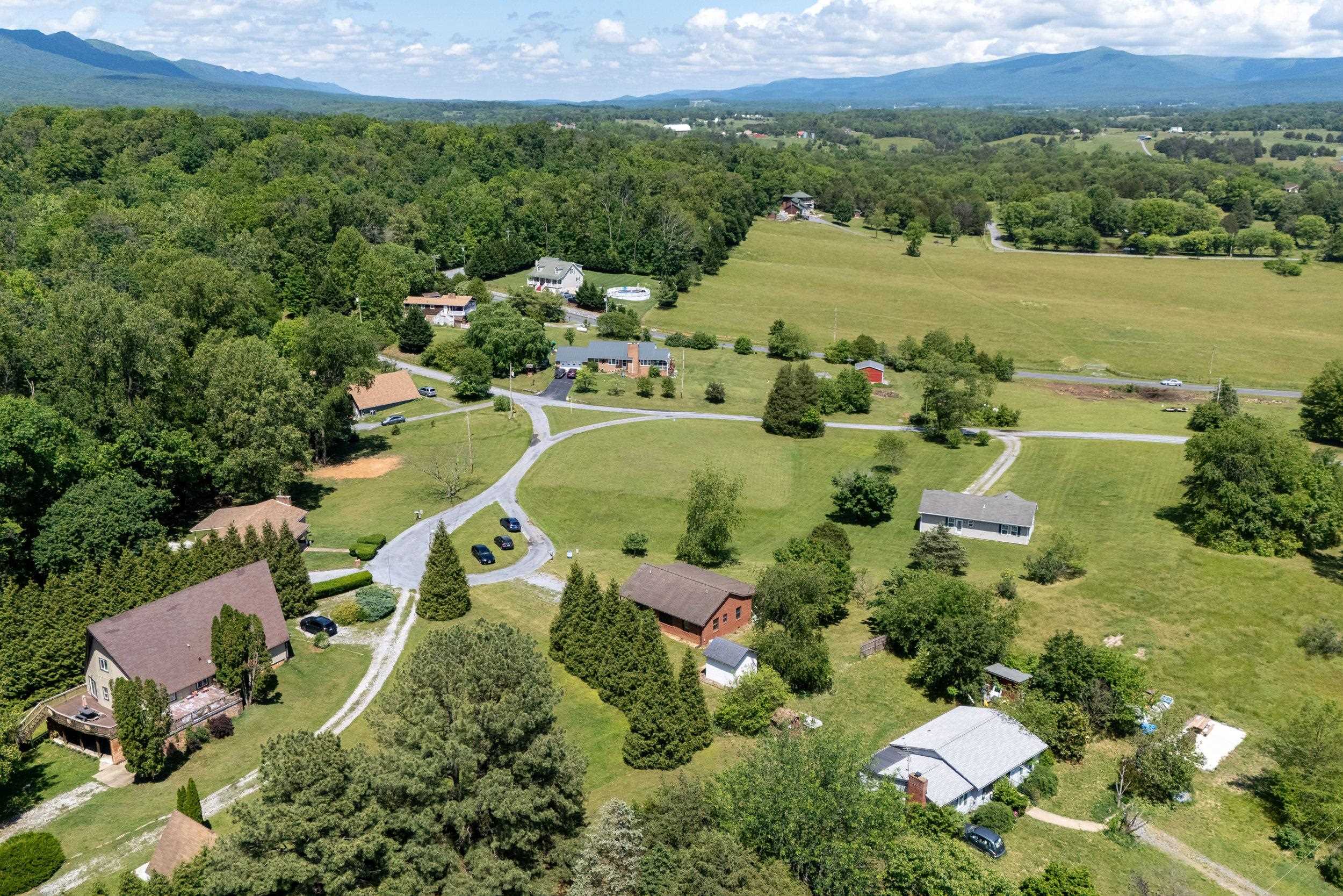 143 WOODLAND CT, LURAY, Virginia 22835, 2 Bedrooms Bedrooms, ,2 BathroomsBathrooms,Residential,143 WOODLAND CT,664368 MLS # 664368