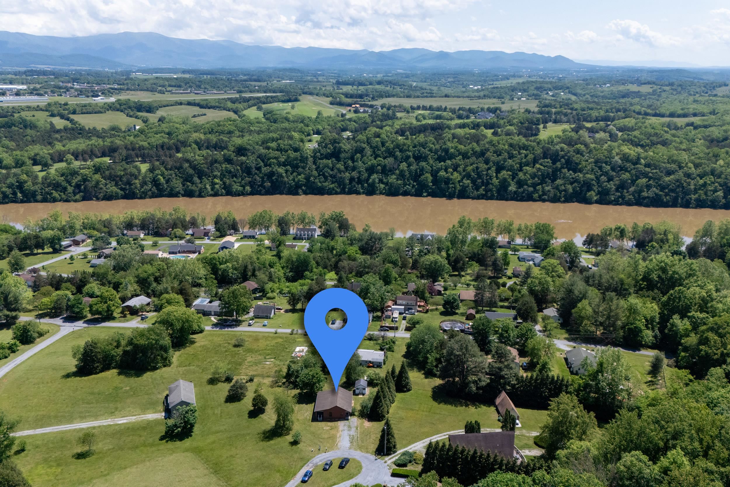 143 WOODLAND CT, LURAY, Virginia 22835, 2 Bedrooms Bedrooms, ,2 BathroomsBathrooms,Residential,143 WOODLAND CT,664368 MLS # 664368