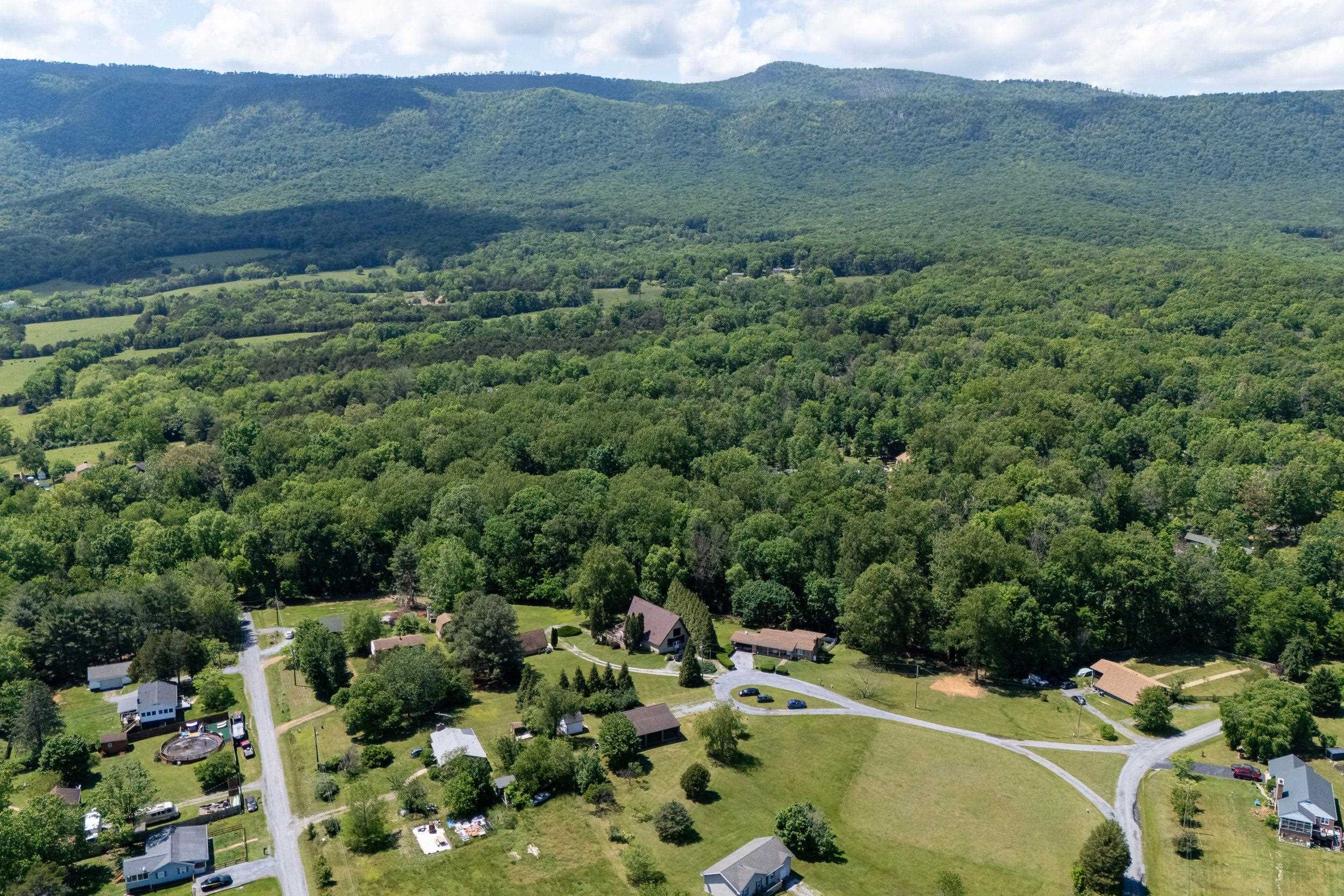 143 WOODLAND CT, LURAY, Virginia 22835, 2 Bedrooms Bedrooms, ,2 BathroomsBathrooms,Residential,143 WOODLAND CT,664368 MLS # 664368