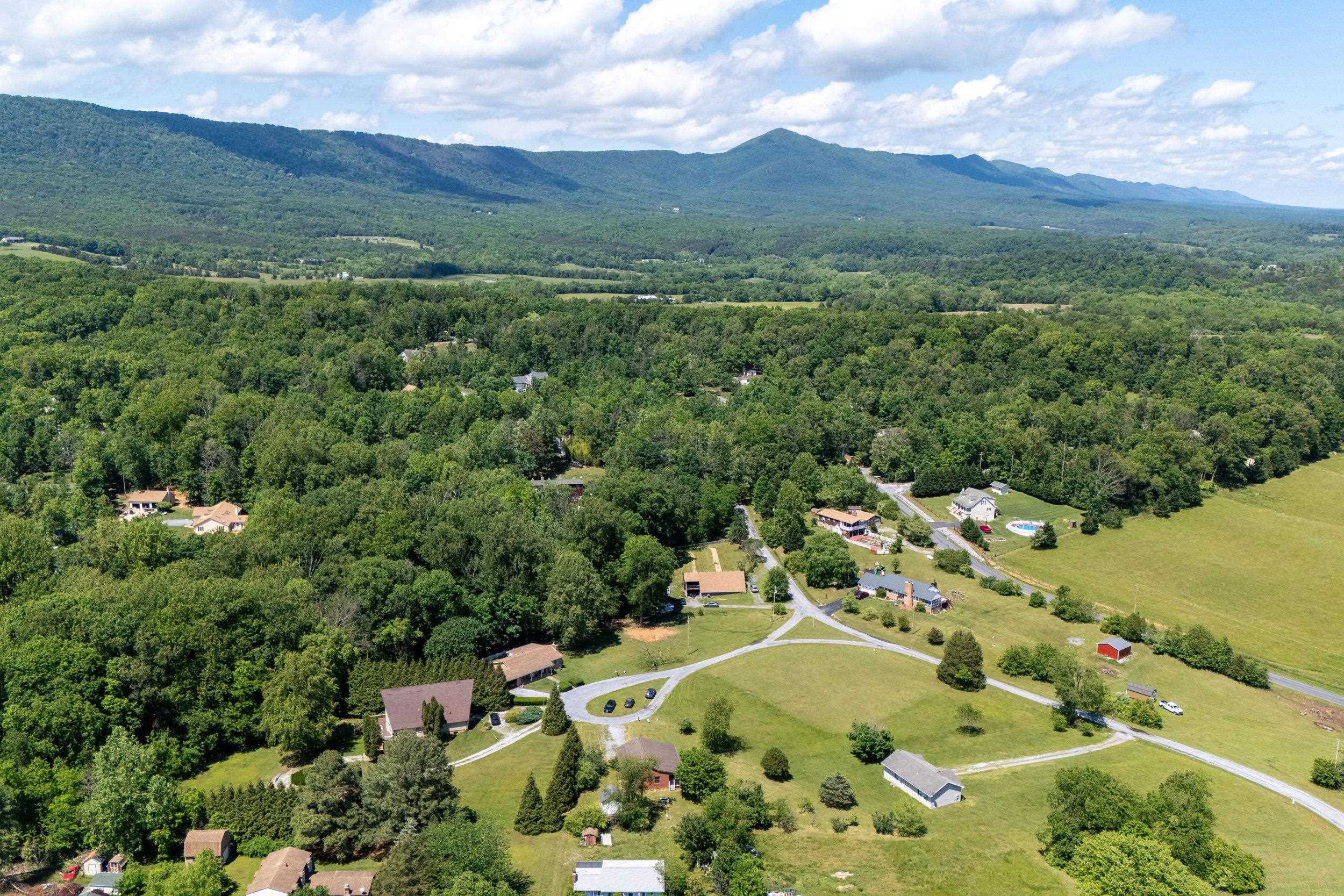 143 WOODLAND CT, LURAY, Virginia 22835, 2 Bedrooms Bedrooms, ,2 BathroomsBathrooms,Residential,143 WOODLAND CT,664368 MLS # 664368