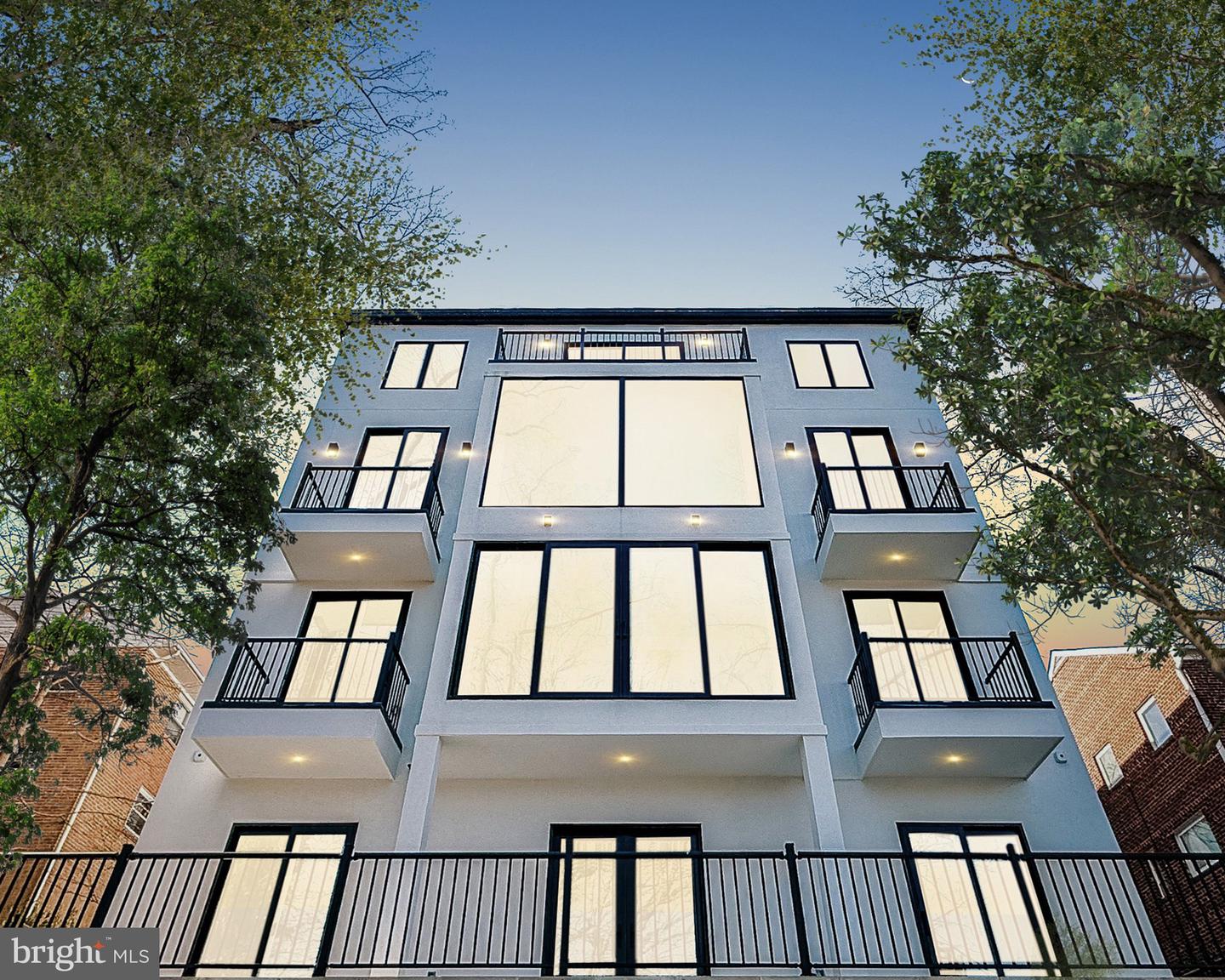 2321 N RICHMOND ST, ARLINGTON, Virginia 22207, 5 Bedrooms Bedrooms, ,5 BathroomsBathrooms,Residential,For sale,2321 N RICHMOND ST,VAAR2056970 MLS # VAAR2056970