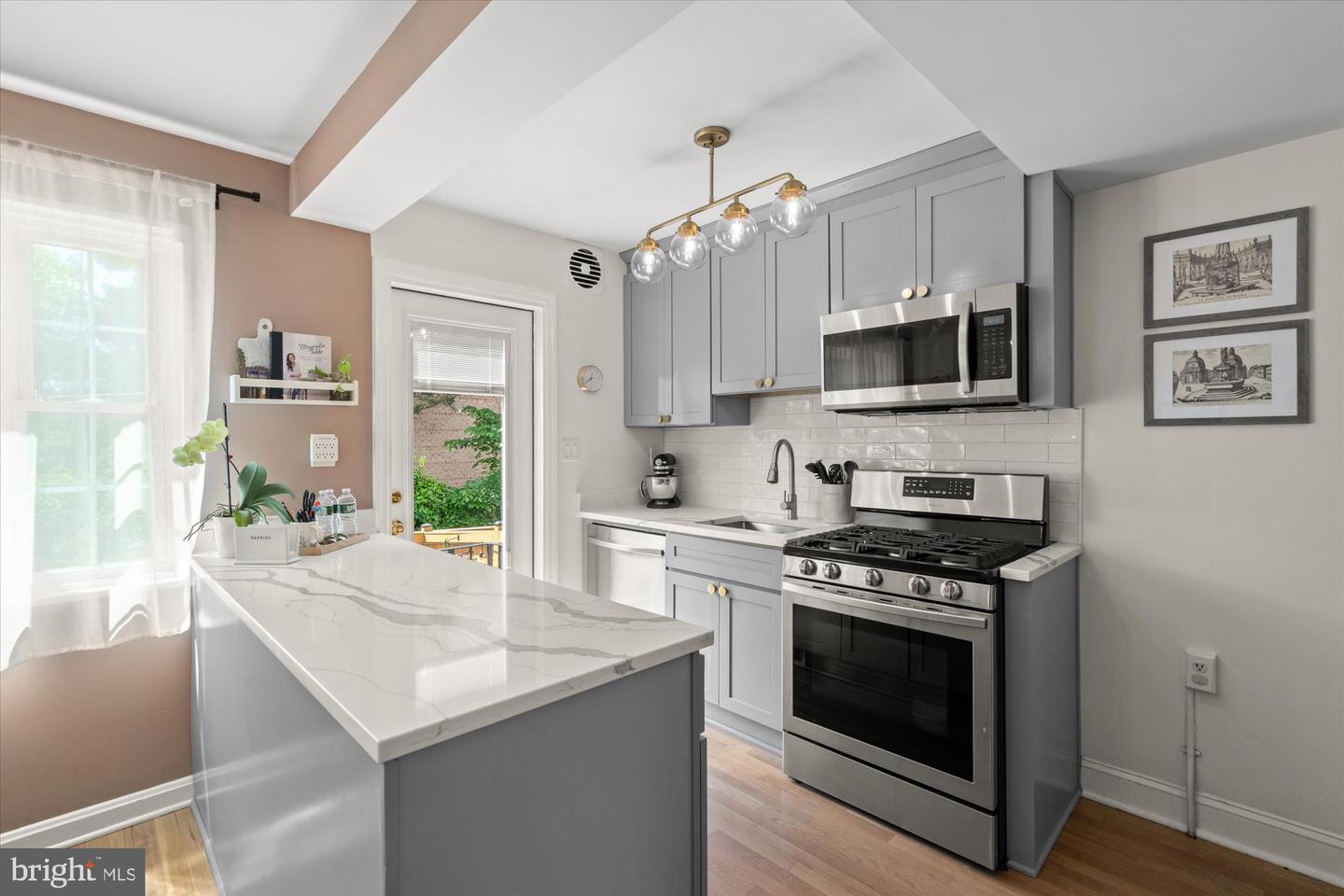 1705 N CLIFF ST, ALEXANDRIA, Virginia 22301, 2 Bedrooms Bedrooms, ,2 BathroomsBathrooms,Residential,For sale,1705 N CLIFF ST,VAAX2044920 MLS # VAAX2044920