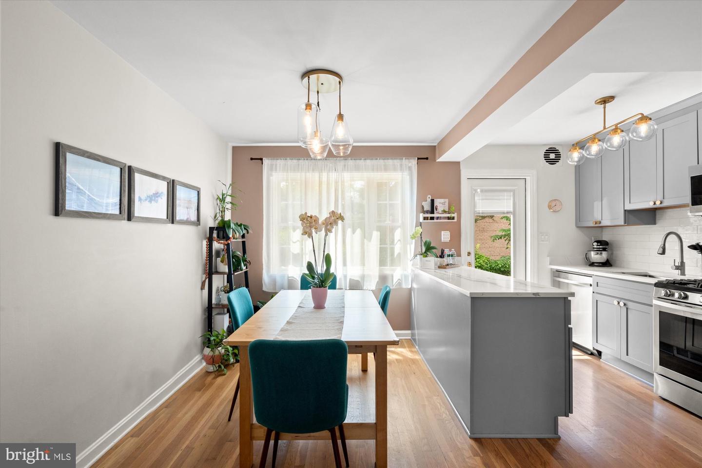 1705 N CLIFF ST, ALEXANDRIA, Virginia 22301, 2 Bedrooms Bedrooms, ,2 BathroomsBathrooms,Residential,For sale,1705 N CLIFF ST,VAAX2044920 MLS # VAAX2044920